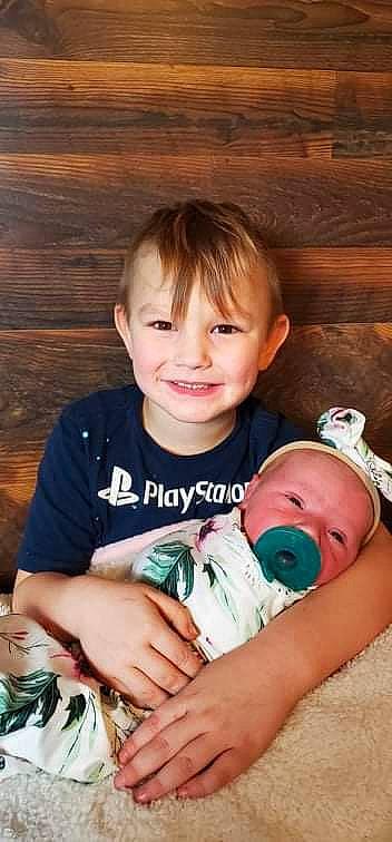 Ivar is registered to the contest to win money with this photo: baby_toddler_clothing, cheek, eye, face, facial_expression, hand, happy, head, human, iris, joy, leg, mammal, mouth, muscle, organ, person, photograph, skin, sleeve