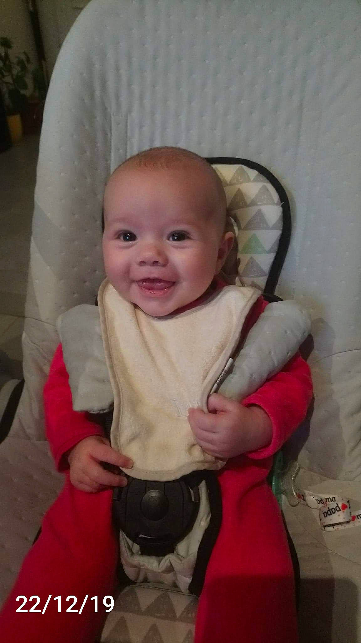 Mélyne participe au concours pour gagner de l'argent avec cette photo : baby, baby_carriage, baby_products, cheek, child, head, iris, joy, person, product, skin, smile, toddler