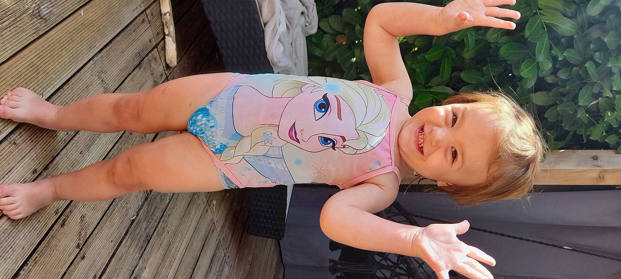 Mélyne participe au concours pour gagner de l'argent avec cette photo : arm, baby_products, baby_toddler_clothing, chest, child, eyewear, fun, grass, hand, happy, hat, head, human_body, human_leg, joy, leisure, person, pink, recreation, smile