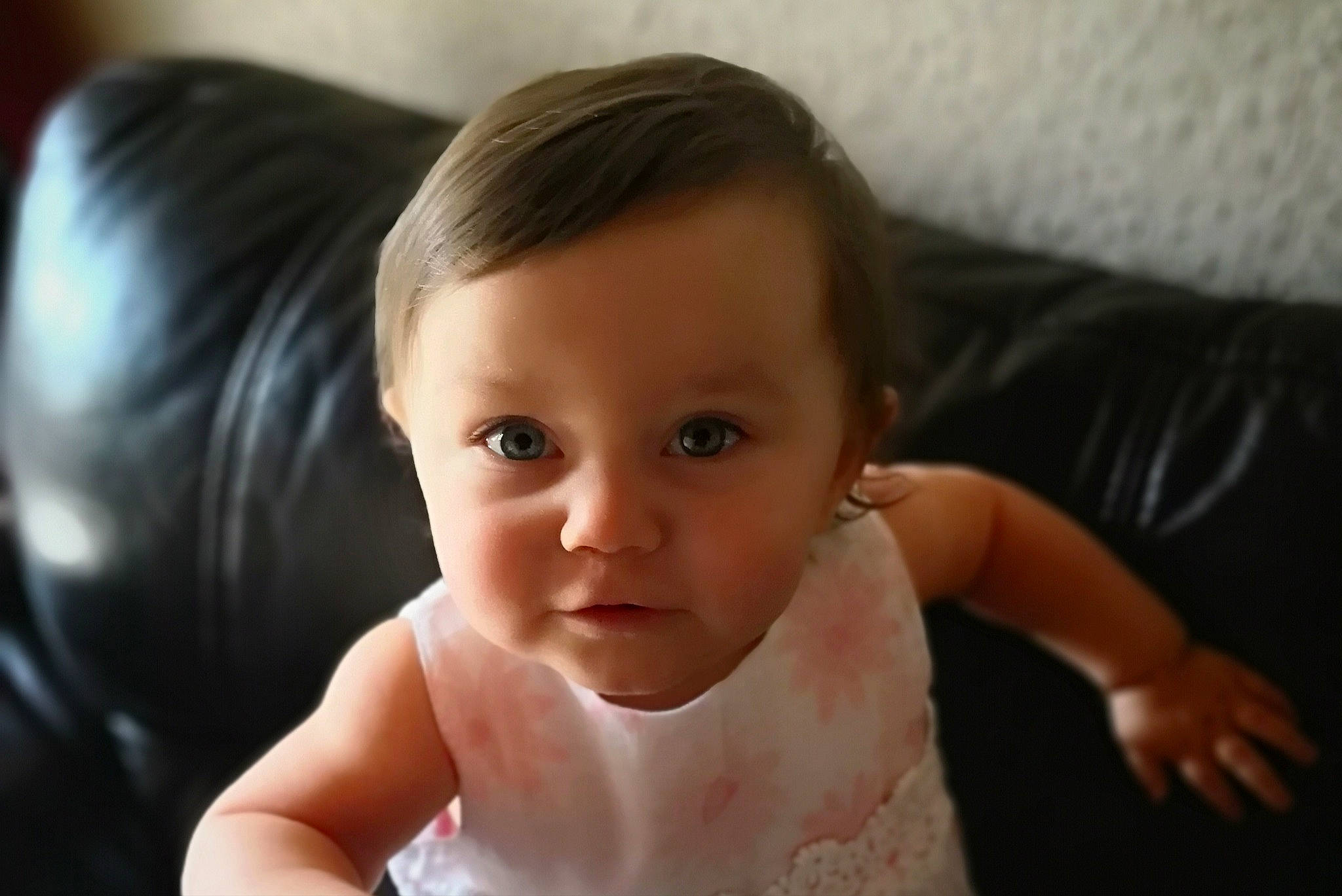 Julia a rejoint le concours — aidez-le/la à gagner de superbes lots ! arm, baby, beauty, cheek, child, chin, ear, eye, eyebrow, face, facial_expression, forehead, head, iris, lip, mouth, nose, person, skin, smile