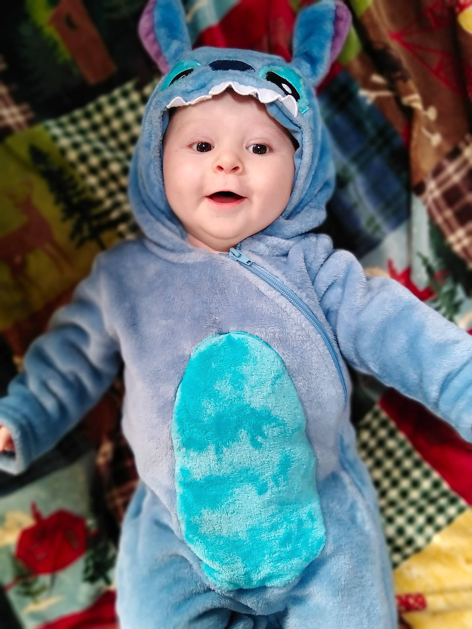 Zackary a rejoint le concours — aidez-le/la à gagner de superbes lots ! baby, baby_toddler_clothing, blue, child, costume, ear, headwear, hood, hoodie, outerwear, pattern, person, pink, play, skin, toddler, turquoise