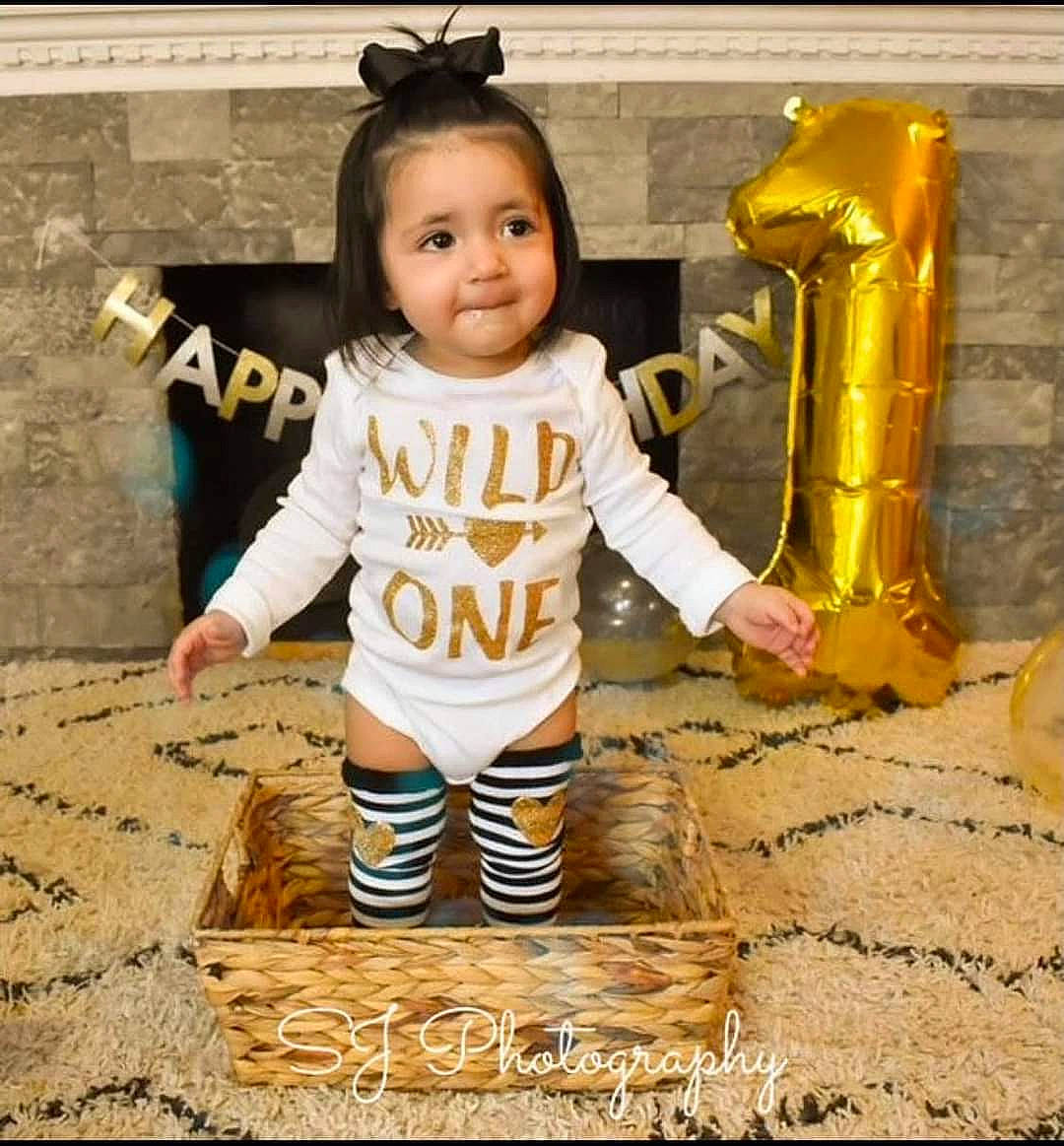 Izayla is registered to the contest to win money with this photo: baby, baby_toddler_clothing, child, cylinder, font, fun, gas, hairstyle, happy, pattern, people_in_nature, person, play, sleeve, smile, soil, standing, t_shirt, toddler, wood