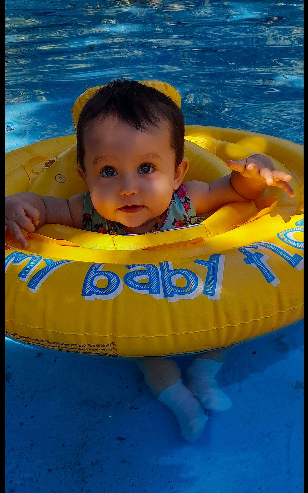 Elyna a rejoint le concours — aidez-le/la à gagner de superbes lots ! azure, baby, baby_float, baby_products, baby_toddler_clothing, bathing, child, fun, games, happy, inflatable, leisure, lifejacket, person, personal_protective_equipment, play, recreation, swimming_pool, toddler, tubing