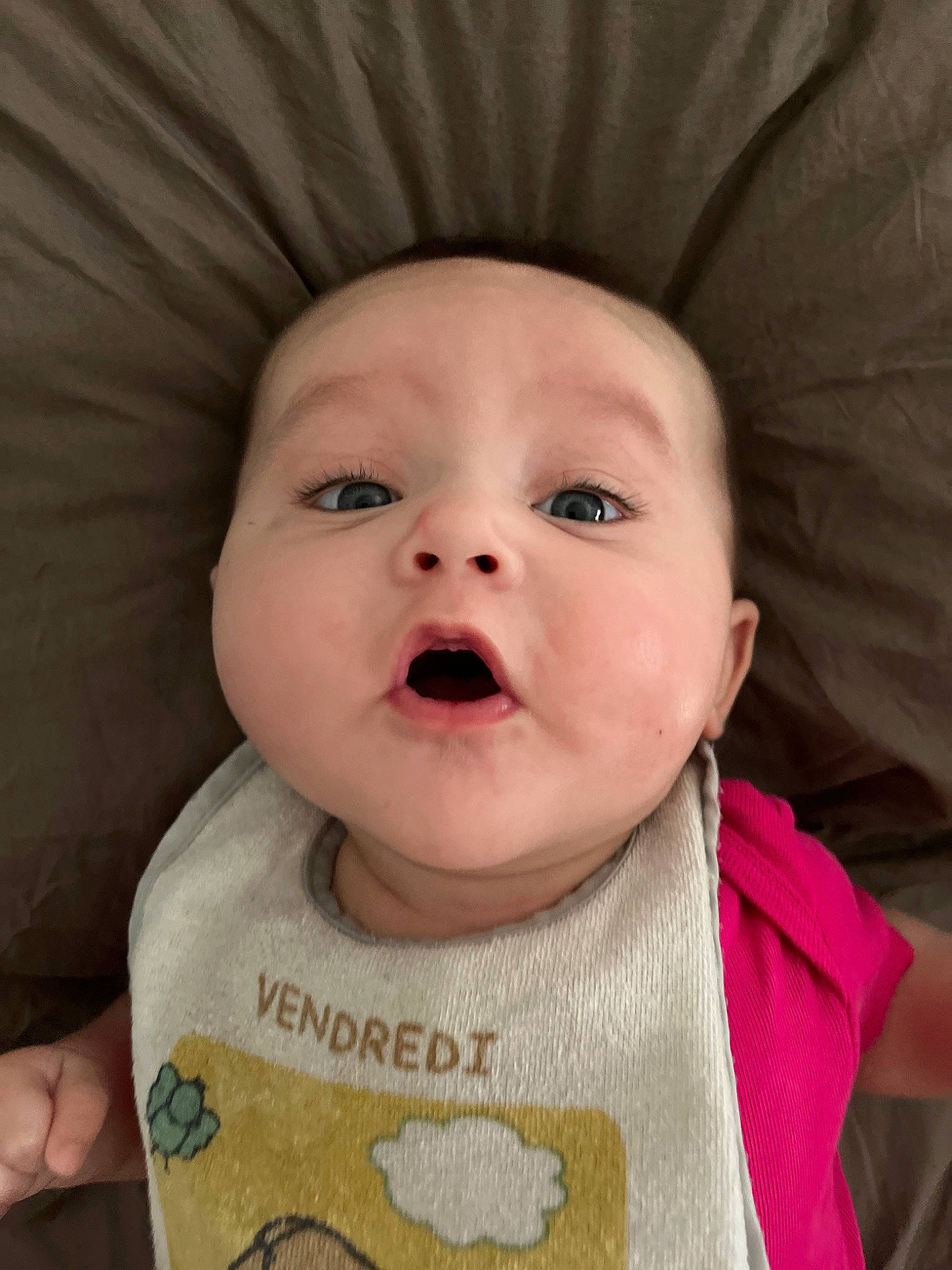 Elyna a rejoint le concours — aidez-le/la à gagner de superbes lots ! cheek, chin, eye, eyebrow, eyelash, face, facial_expression, head, iris, lip, mouth, neck, nose, organ, outerwear, person, skin, sleeve, smile, textile