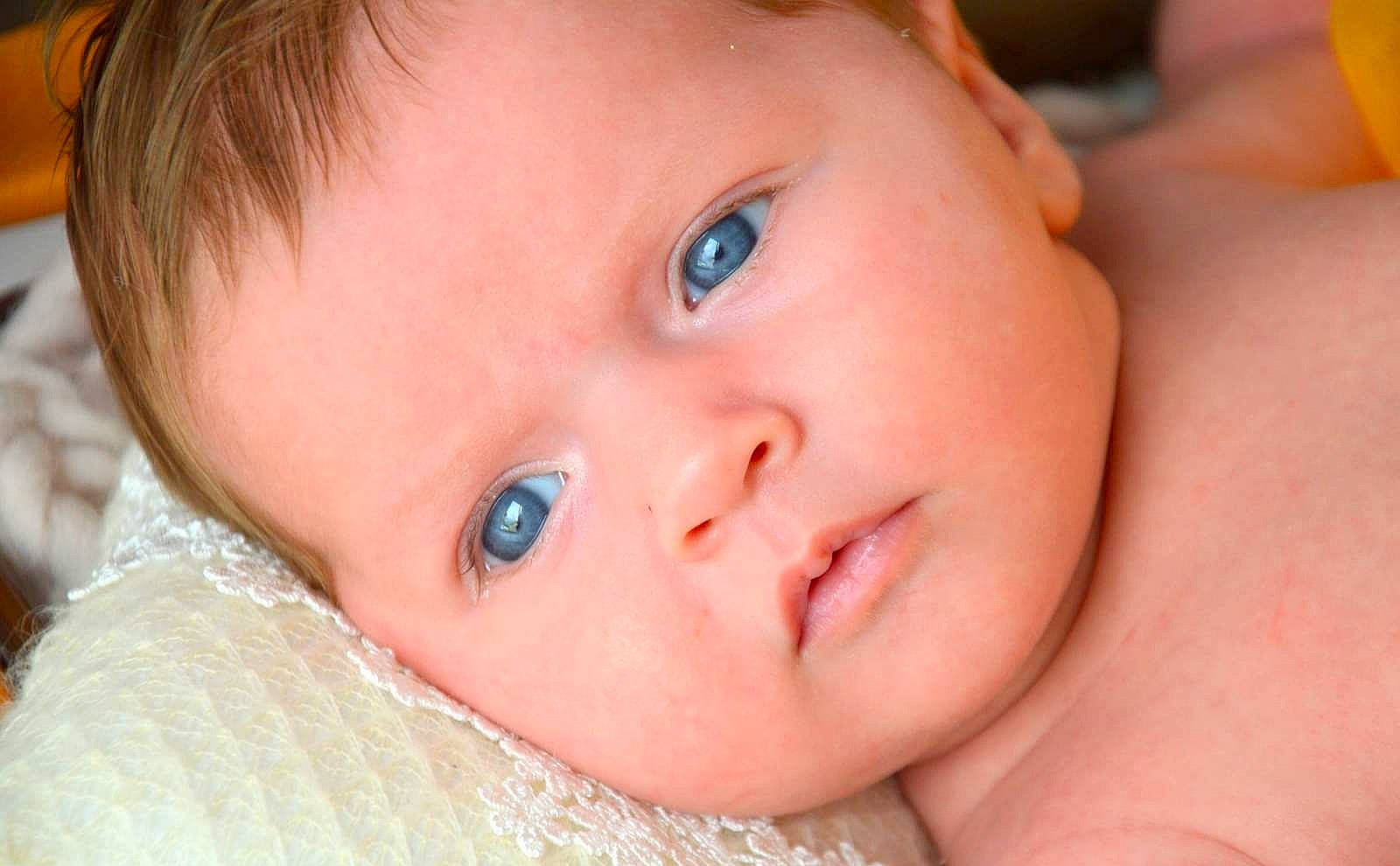 Manël participe au concours pour gagner de l'argent avec cette photo : baby, beauty, cheek, child, close_up, ear, eyebrow, eyelash, fashion_accessory, fun, happy, iris, lip, mouth, nail, neck, nose, person, skin, smile