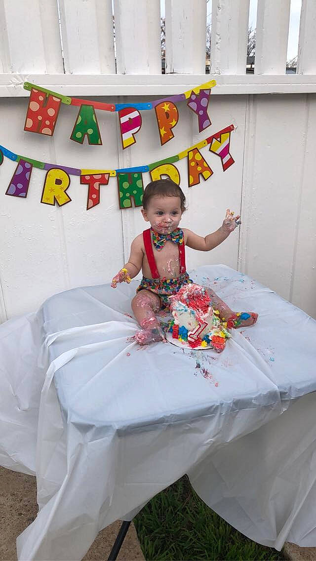 Leonides is registered to the contest to win money with this photo: birthday, child, furniture, party, party_supply, person, play, room, table, textile, toddler