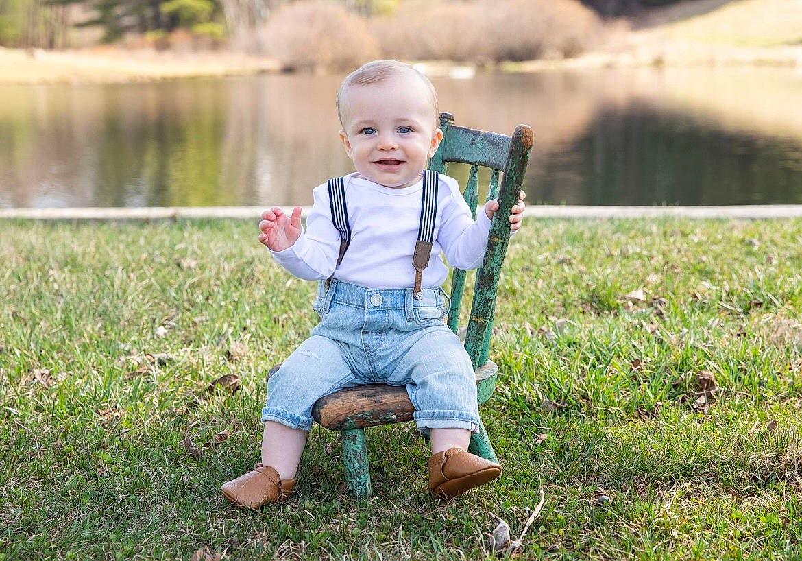 Julian is registered to the contest to win money with this photo: baby, baby_toddler_clothing, child, face, flash_photography, fun, grass, grass_family, grassland, happy, joy, lake, leaf, leisure, people_in_nature, person, plant, recreation, sitting, smile