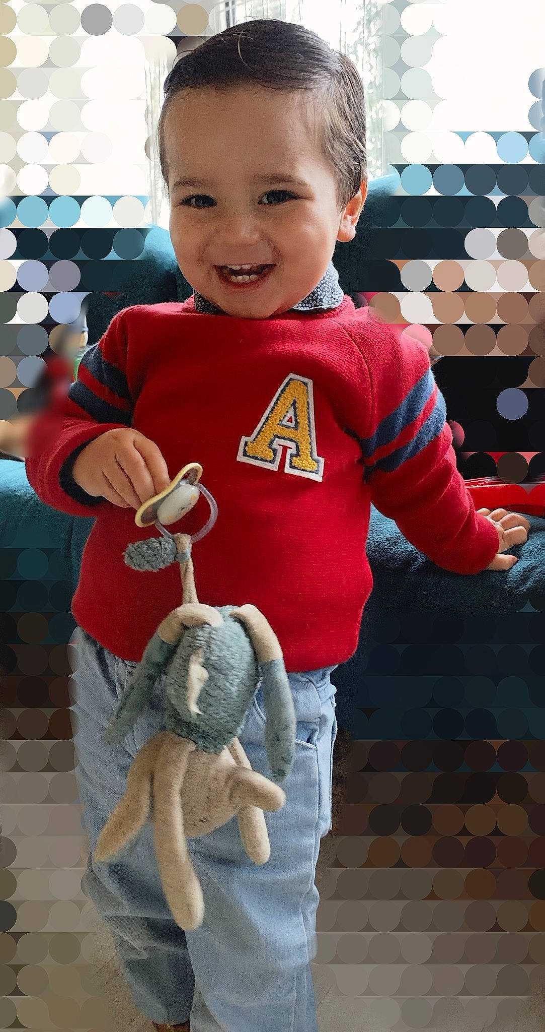 Priam a rejoint le concours — aidez-le/la à gagner de superbes lots ! baby, baby_toddler_clothing, child, fun, hand, happy, joint, joy, organ, pattern, person, shoulder, sleeve, smile, standing, t_shirt, textile, thumb, toddler, travel