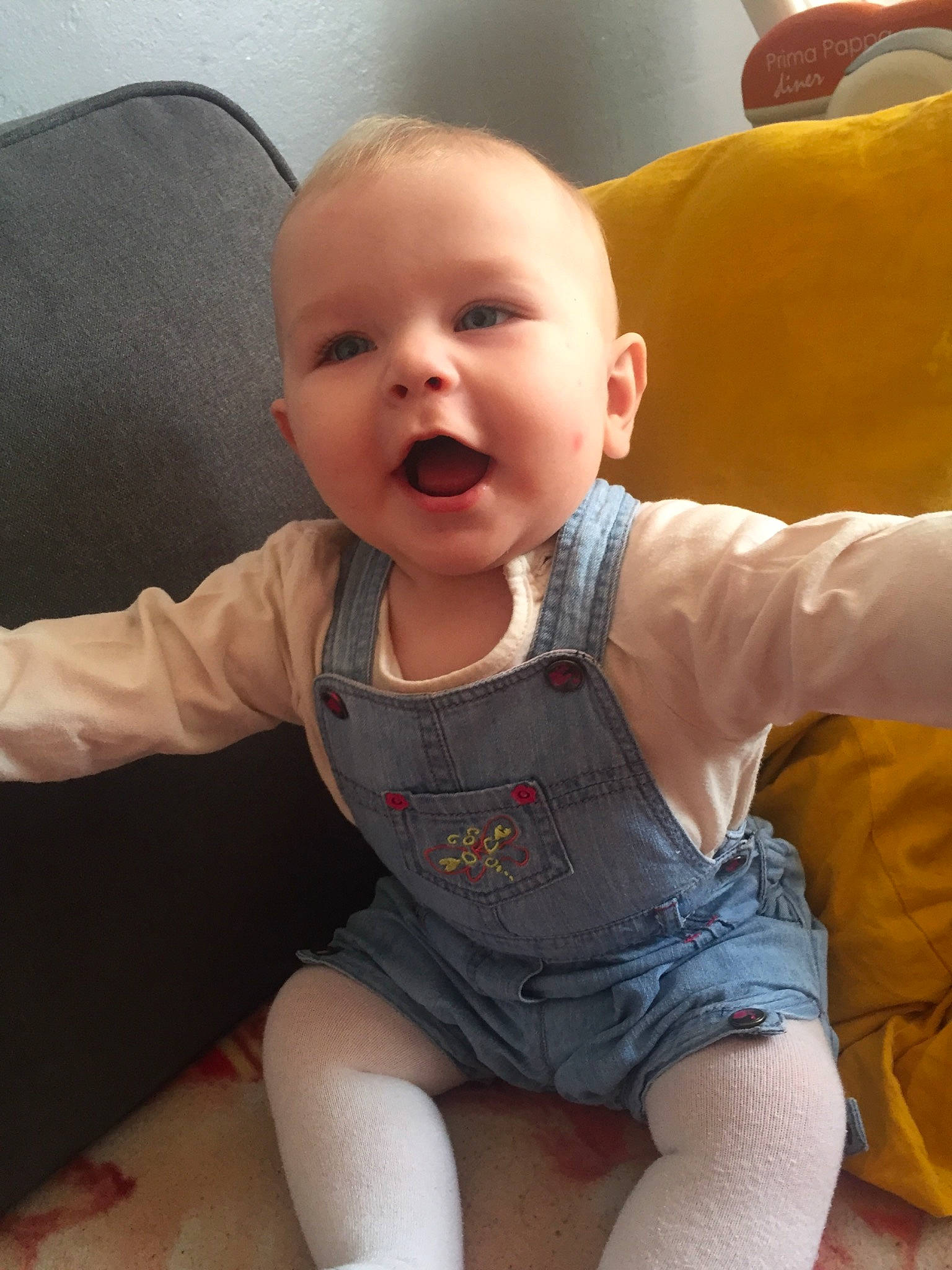 ëlyna a rejoint le concours — aidez-le/la à gagner de superbes lots ! arm, baby_toddler_clothing, cheek, chin, comfort, eye, face, human_body, iris, joint, leg, lip, mouth, muscle, neck, nose, person, shoulder, skin, sleeve