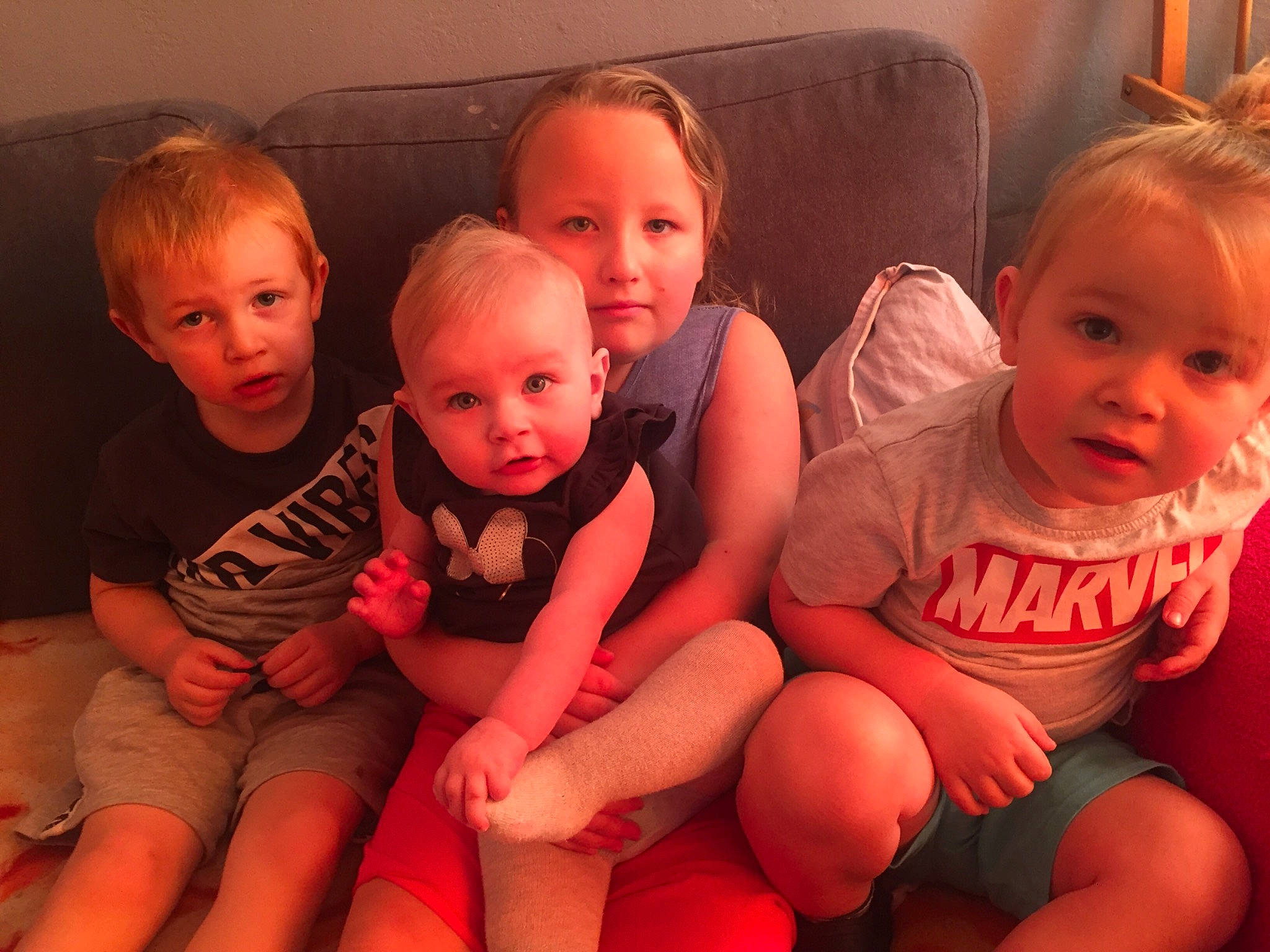 ëlyna participe au concours pour gagner de l'argent avec cette photo : cheek, chin, comfort, face, facial_expression, happy, head, human, human_body, iris, lap, mammal, mouth, muscle, neck, nose, person, shorts, shoulder, skin