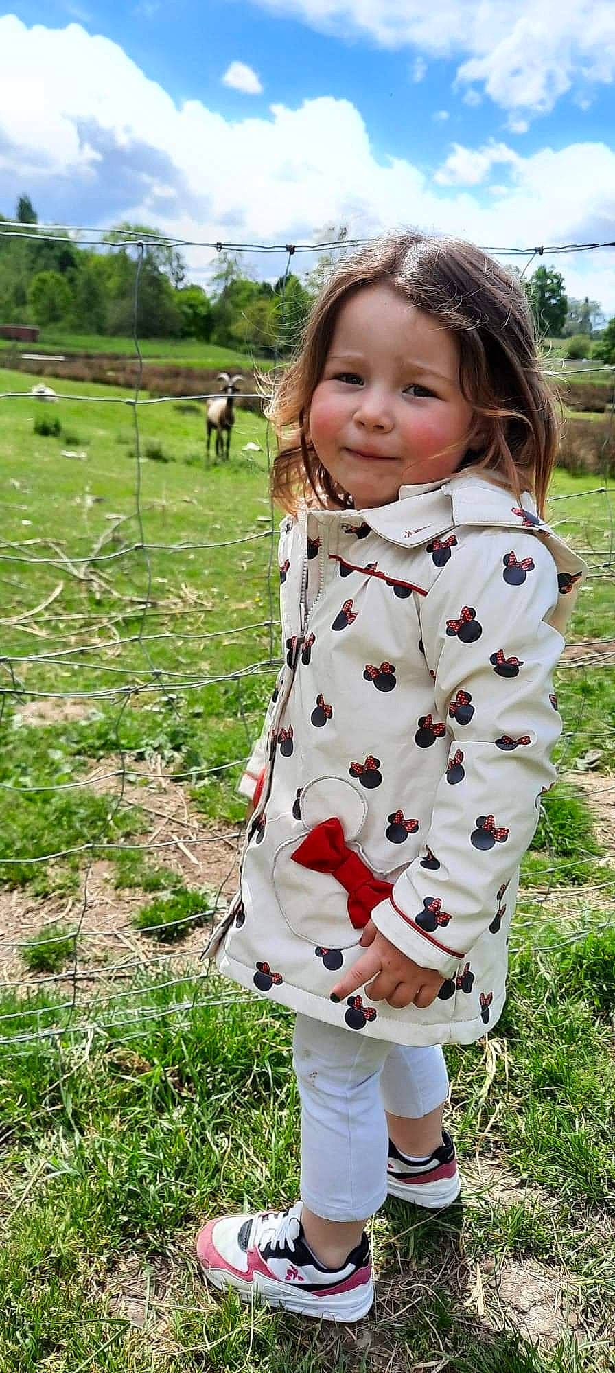 Layanna participe au concours pour gagner de l'argent avec cette photo : baby, baby_toddler_clothing, child, cloud, eye, face, grass, grassland, happy, head, pattern, people, people_in_nature, person, plant, sky, sleeve, smile, street_fashion, toddler