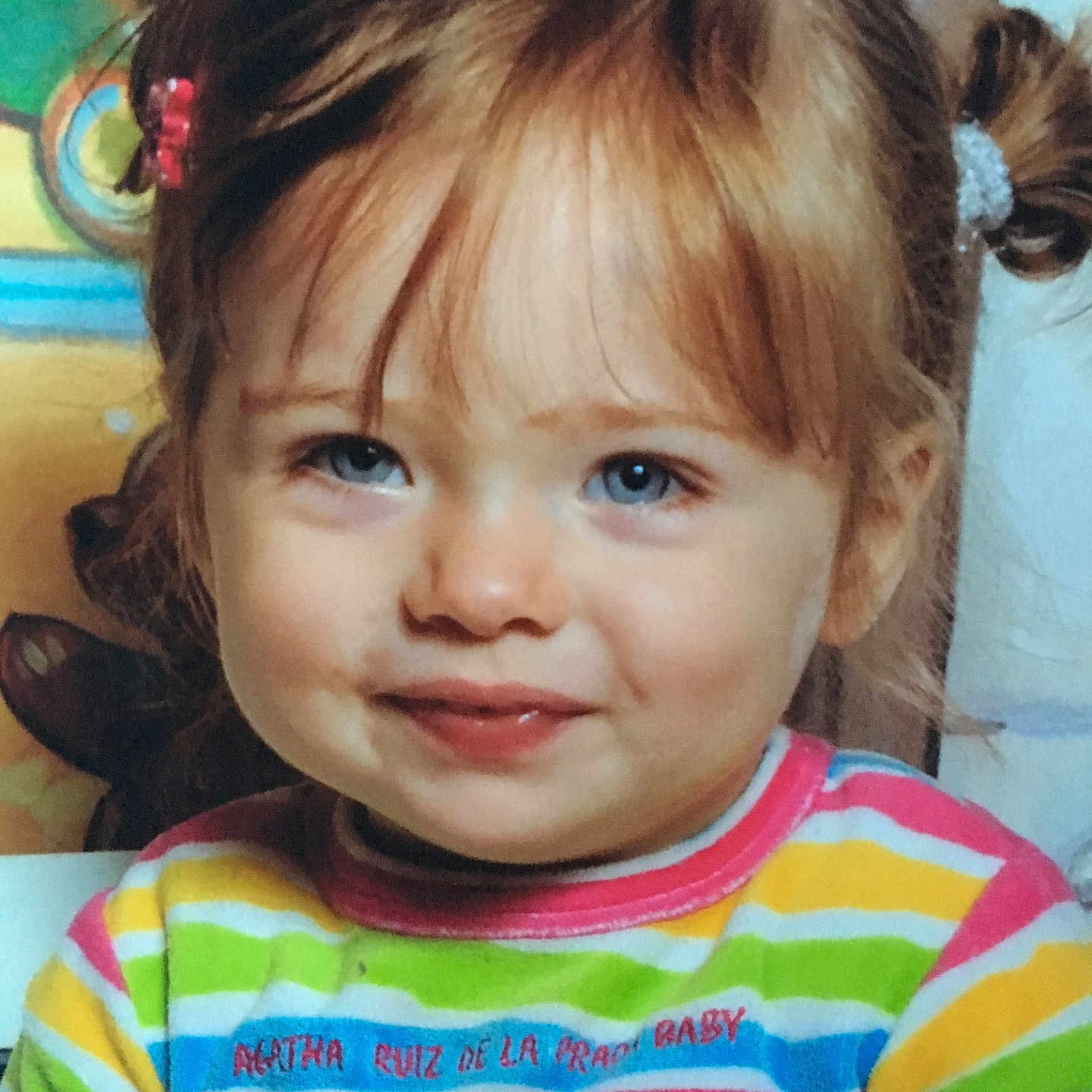 Noëlie a rejoint le concours — aidez-le/la à gagner de superbes lots ! cheek, child, ear, eye, face, forehead, fun, girl, hair, hairstyle, happiness, head, human_hair_color, mouth, nose, play, product, skin, smile, toddler