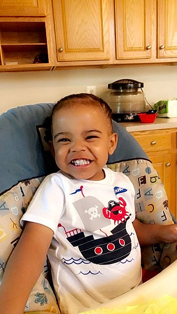 Jzon is registered to the contest to win money with this photo: arm, baby, cabinetry, child, comfort, cooking, cooktop, countertop, gas_stove, happy, home_appliance, joy, kitchen, kitchen_appliance, kitchen_stove, person, room, sleeve, smile, stove