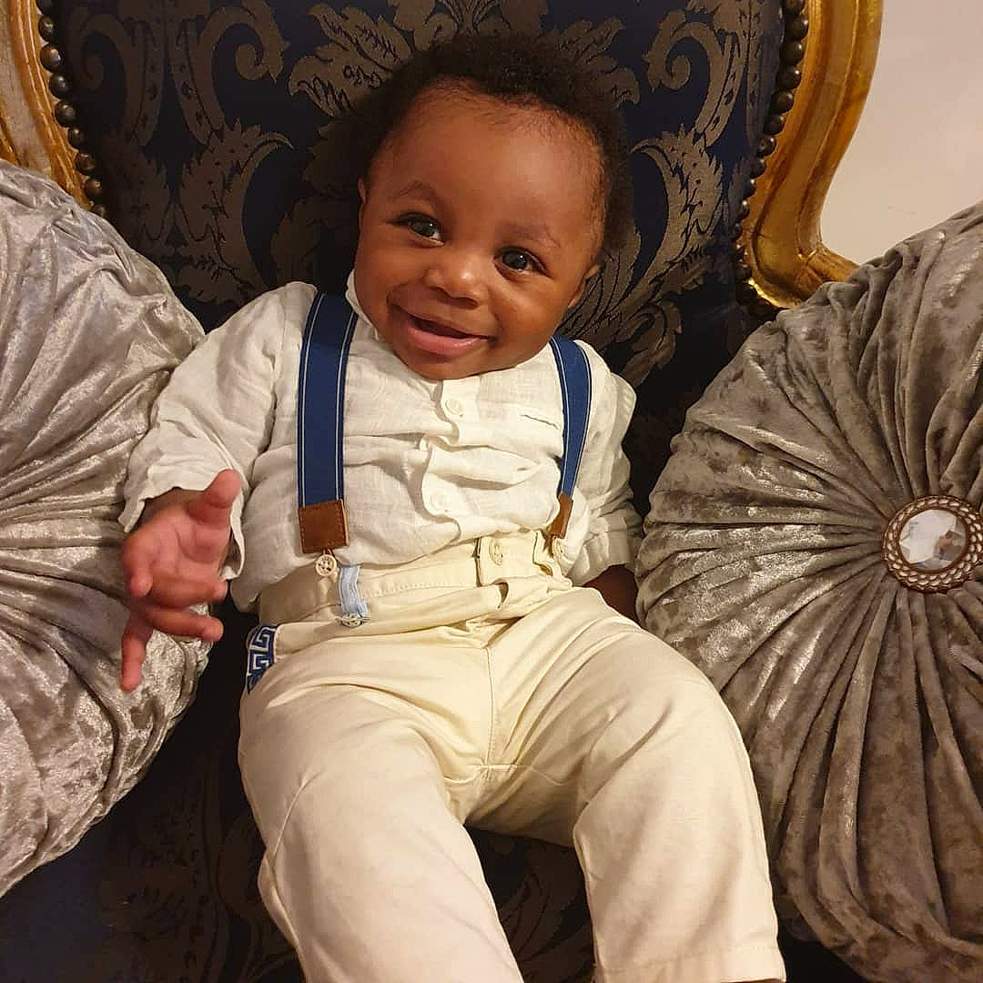 Dean participe au concours pour gagner de l'argent avec cette photo : baby, baby_toddler_clothing, cheek, child, ear, eye, human, joy, khaki_pants, mouth, nose, overall, person, pleased, toddler