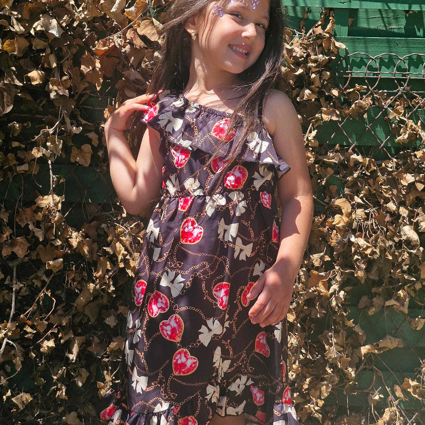 Lya a rejoint le concours — aidez-le/la à gagner de superbes lots ! blouse, child, clothing, dress, eveningdress, face, fashion, female, flower, formalwear, girl, gown, happy, head, herbal, person, photography, plant, portrait, smile