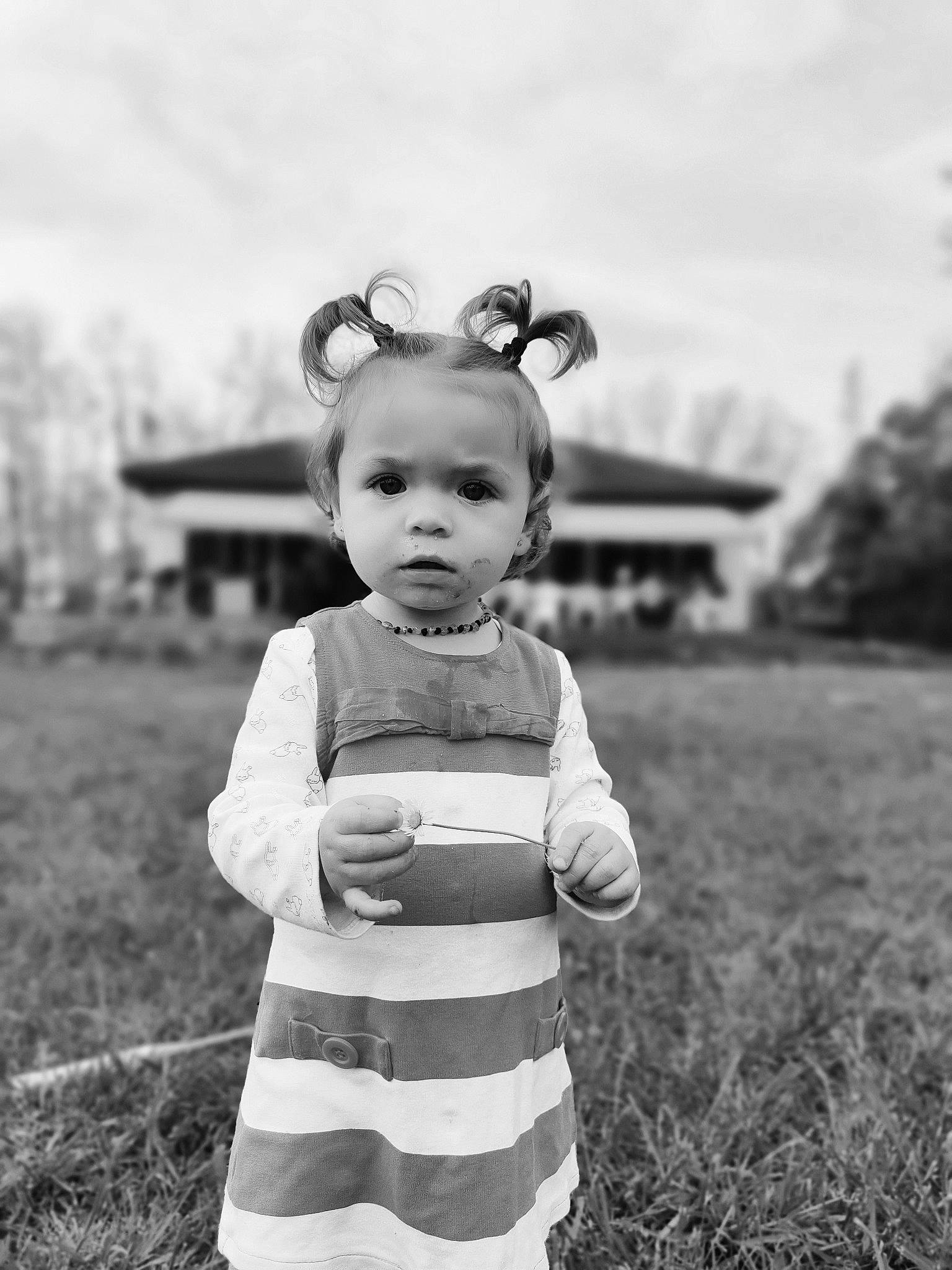 Oxana participe au concours pour gagner de l'argent avec cette photo : baby_toddler_clothing, black_and_white, child, day_dress, flash_photography, fun, gesture, grass, grassland, happy, human_body, monochrome, monochrome_photography, people_in_nature, person, plant, sky, standing, style, toddler