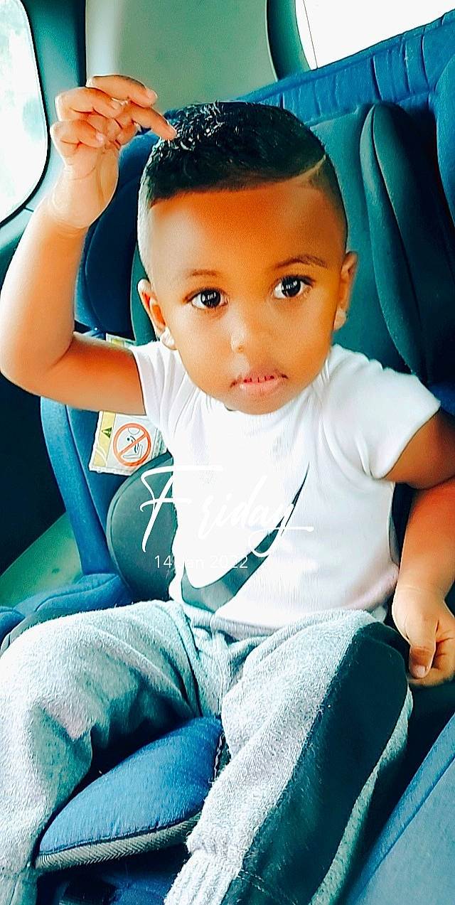 Kaydenn participe au concours pour gagner de l'argent avec cette photo : azure, baby_toddler_clothing, black_hair, blue, cheek, child, comfort, elbow, eyebrow, finger, flash_photography, gesture, hair, hairstyle, hand, happy, human_body, neck, person, skin