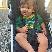 Izaak a rejoint le concours — aidez-le/la à gagner de superbes lots ! baby, barefoot, child, chocolate, dirt, face, feet, gravel, green_shirt, hair, happy, legs, messy, outdoor, playful, sitting, smiling, stroller, sunlight, toddler
