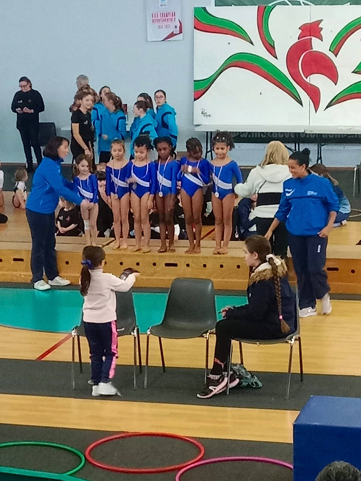 Innaya a rejoint le concours — aidez-le/la à gagner de superbes lots ! ball_game, chair, championship, competition, competition_event, event, field_house, jersey, leisure, person, player, recreation, shorts, sports, sports_uniform, sportswear, t_shirt, table, team, team_sport