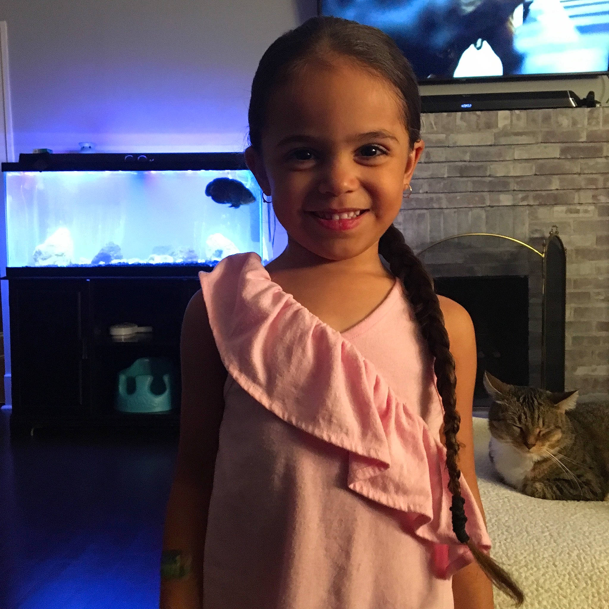 Jaylah is registered to the contest to win money with this photo: arm, child, head, joint, joy, neck, person, shoulder, smile