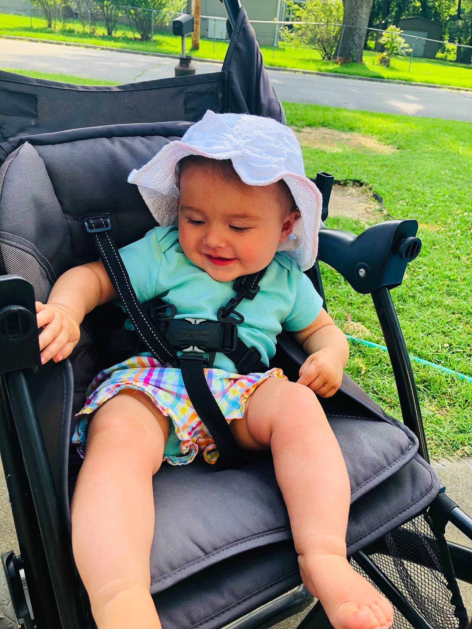 Eyvey is registered to the contest to win money with this photo: auto_part, baby, baby_carriage, baby_products, baby_toddler_clothing, child, comfort, grass, green, head, headwear, lap, leisure, person, plant, product, recreation, smile, summer, toddler