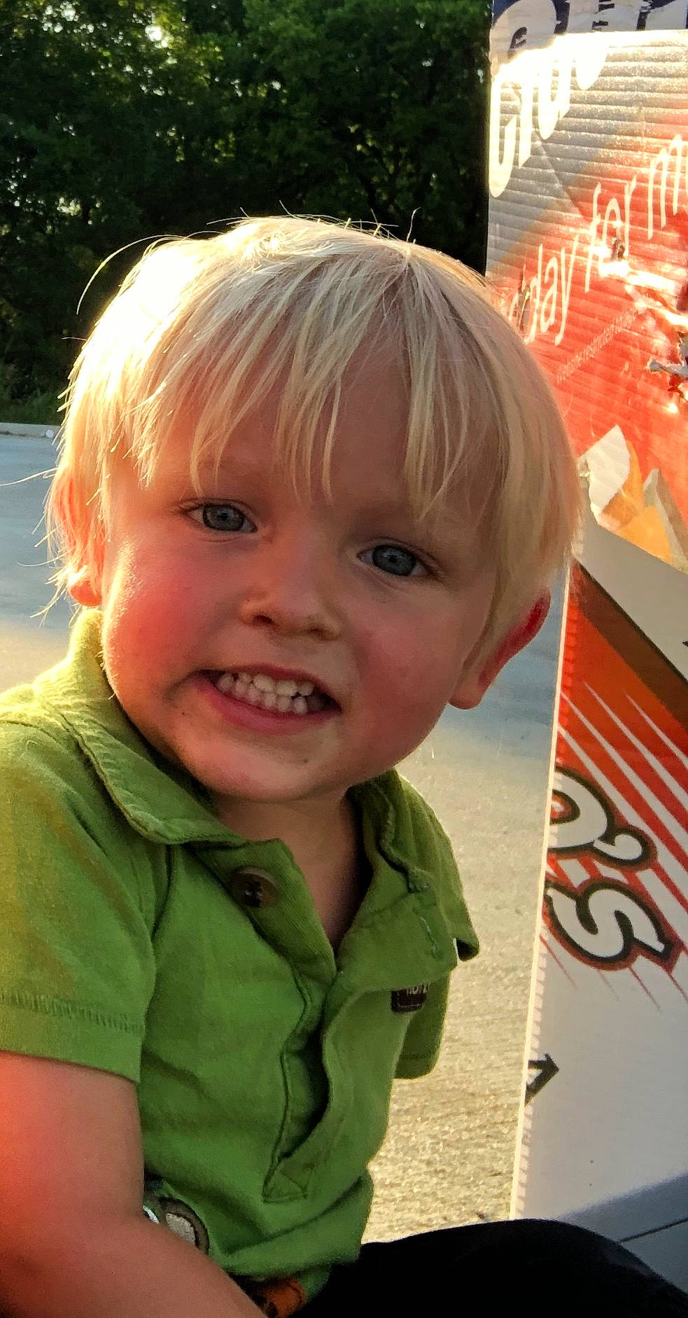 Kristopher is registered to the contest to win money with this photo: baby, baby_toddler_clothing, bangs, blond, cheek, child, cool, facial_expression, fun, grass, hair, happy, iris, lip, nose, organ, person, skin, smile, t_shirt