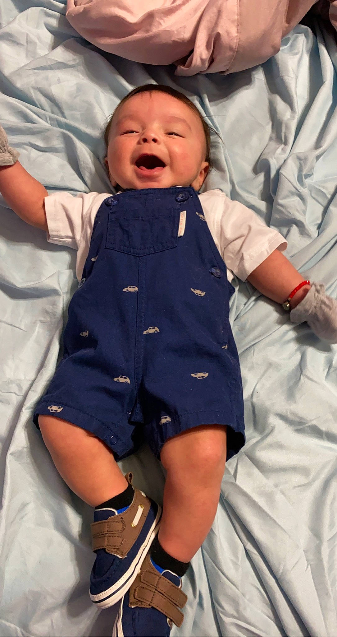 Leonardo is registered to the contest to win money with this photo: arm, baby, baby_products, baby_toddler_clothing, child, comfort, elbow, eye, formal_wear, fun, gesture, hand, happy, joint, person, sleeve, smile, thigh, thumb, toddler