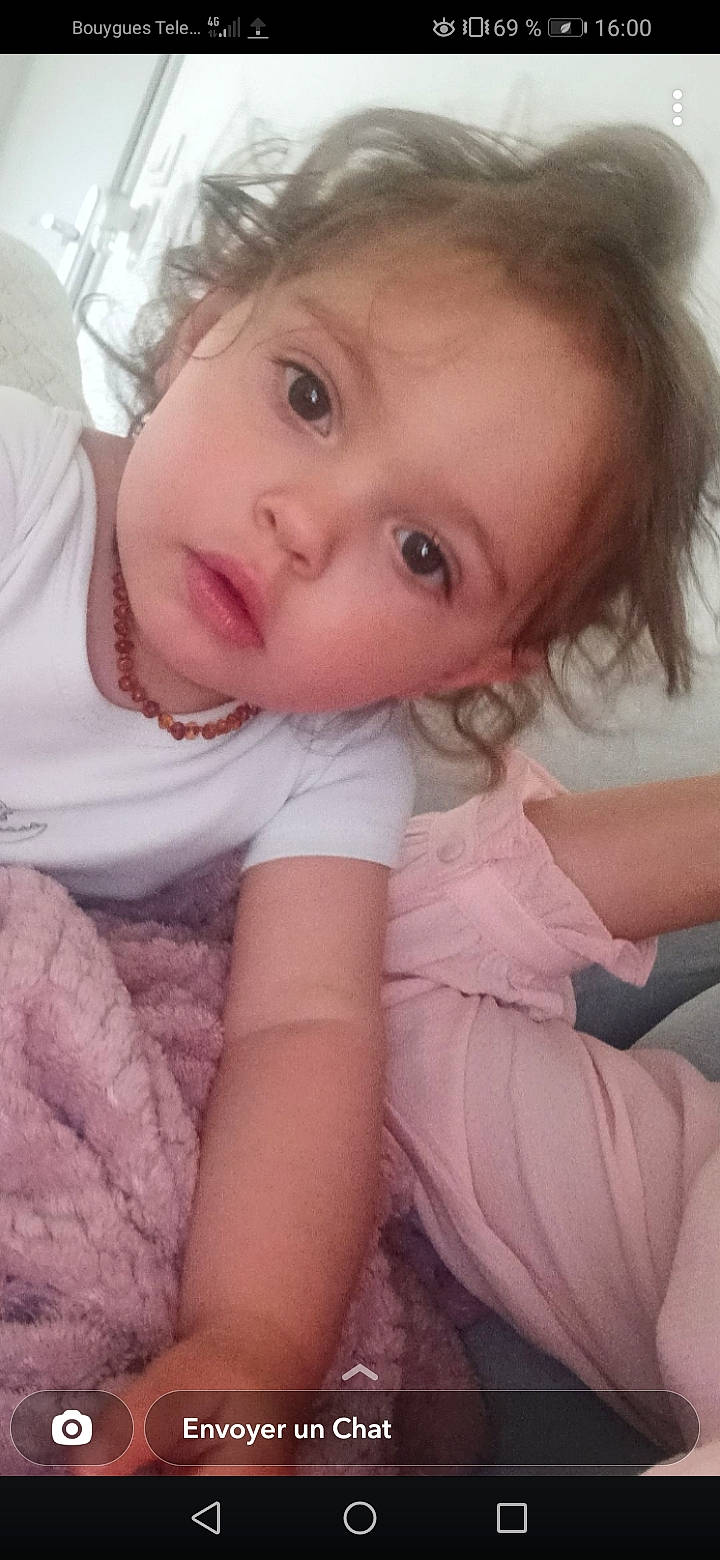 Lena a rejoint le concours — aidez-le/la à gagner de superbes lots ! arm, cheek, chin, comfort, eye, eyebrow, eyelash, face, gesture, hair, head, iris, lip, mouth, neck, nose, organ, person, pink, skin