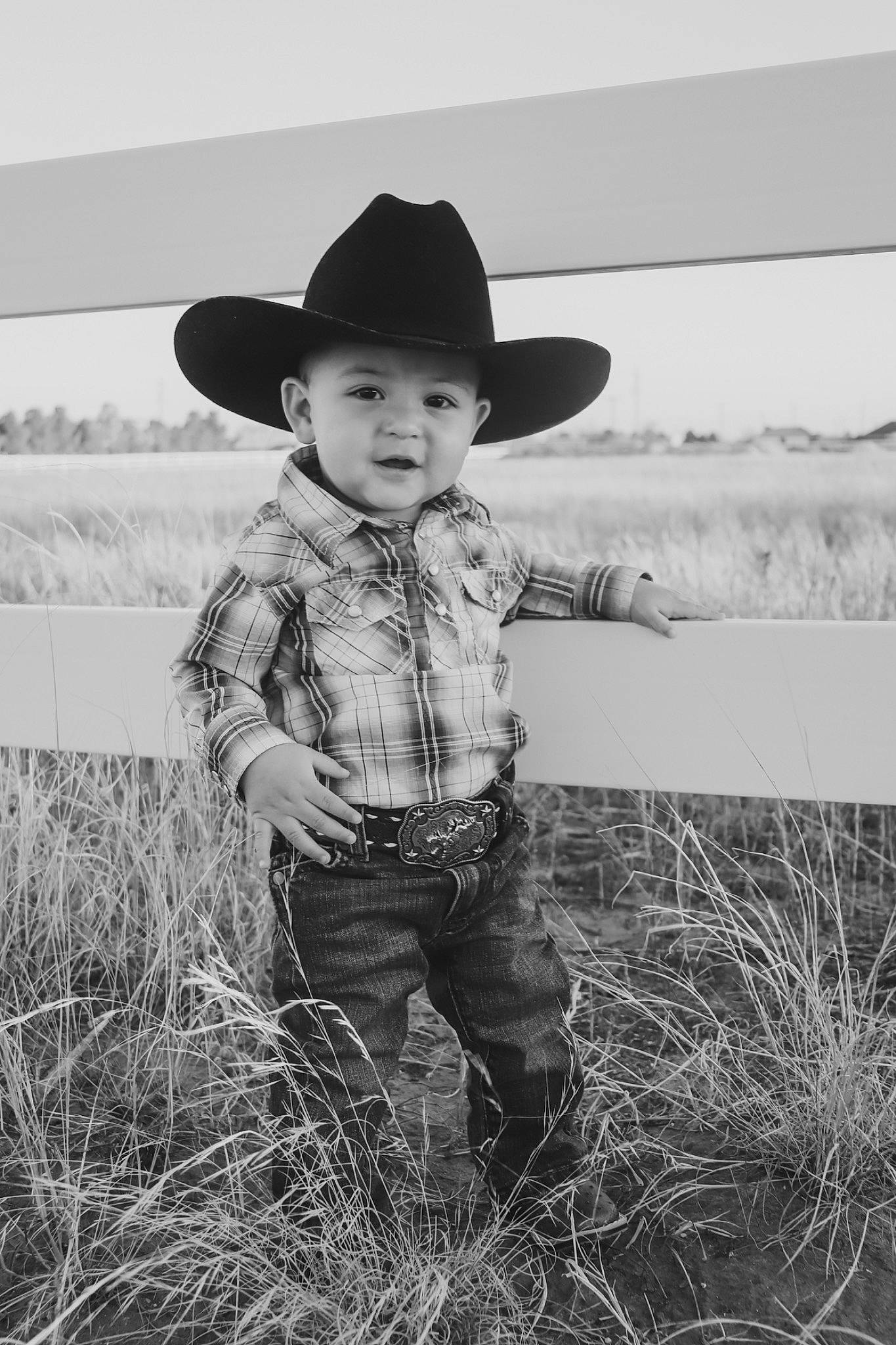 Elian is registered to the contest to win money with this photo: beauty, black_and_white, cowboy_hat, flash_photography, grass, grassland, happy, hat, headgear, headwear, landscape, monochrome, monochrome_photography, people_in_nature, person, plant, rural_area, standing, style, sun_hat