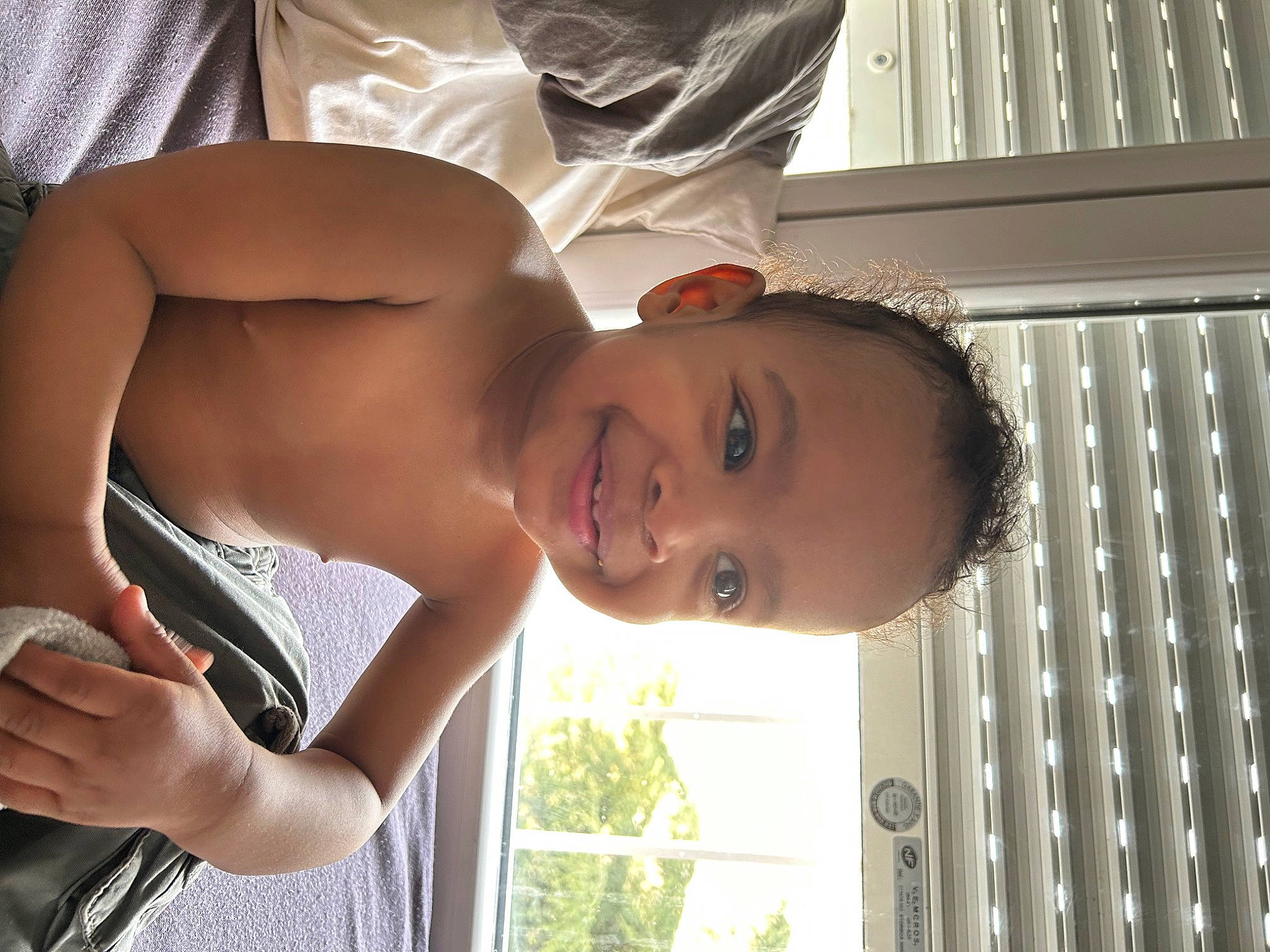 Kaïden a rejoint le concours — aidez-le/la à gagner de superbes lots ! arm, chest, elbow, eye, eyelash, flash_photography, hand, happy, human_body, joint, joy, light, lip, mouth, muscle, neck, organ, person, shoulder, skin