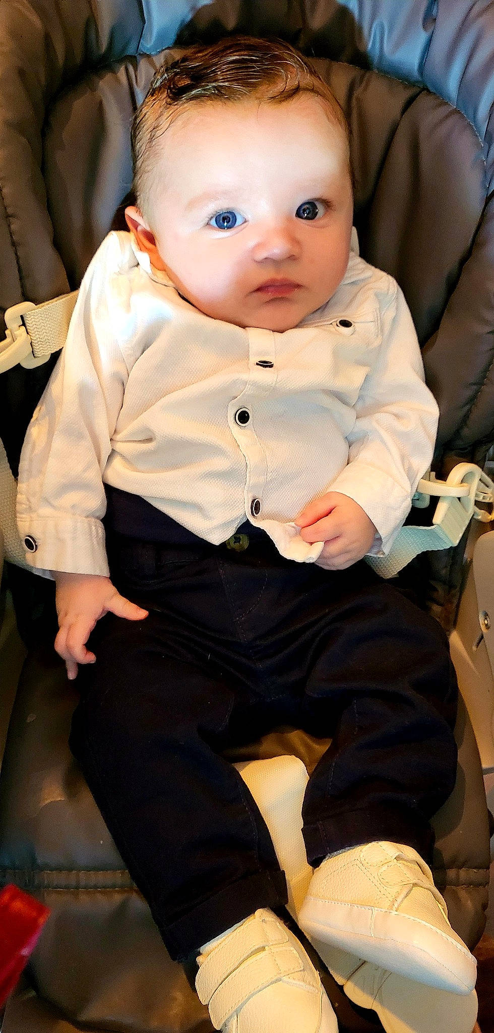 Malonn participe au concours pour gagner de l'argent avec cette photo : arm, baby, baby_toddler_clothing, chair, cheek, child, comfort, event, flash_photography, formal_wear, fun, happy, iris, knee, lip, portrait_photography, sitting, skin, sleeve, toddler