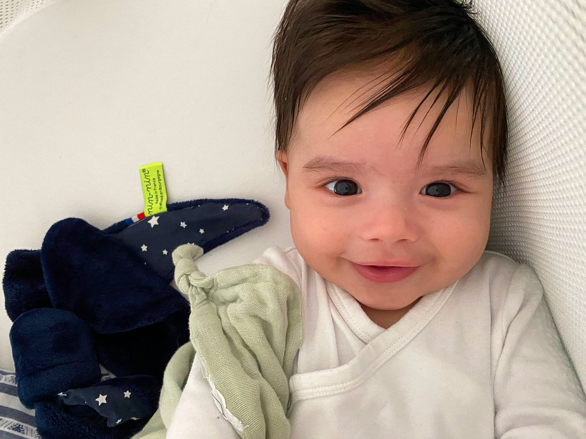 Marin a rejoint le concours — aidez-le/la à gagner de superbes lots ! baby, baby_toddler_clothing, cheek, chin, cool, ear, eyebrow, eyelash, finger, forehead, gesture, hairstyle, happy, iris, joy, lip, nose, person, skin, sleeve