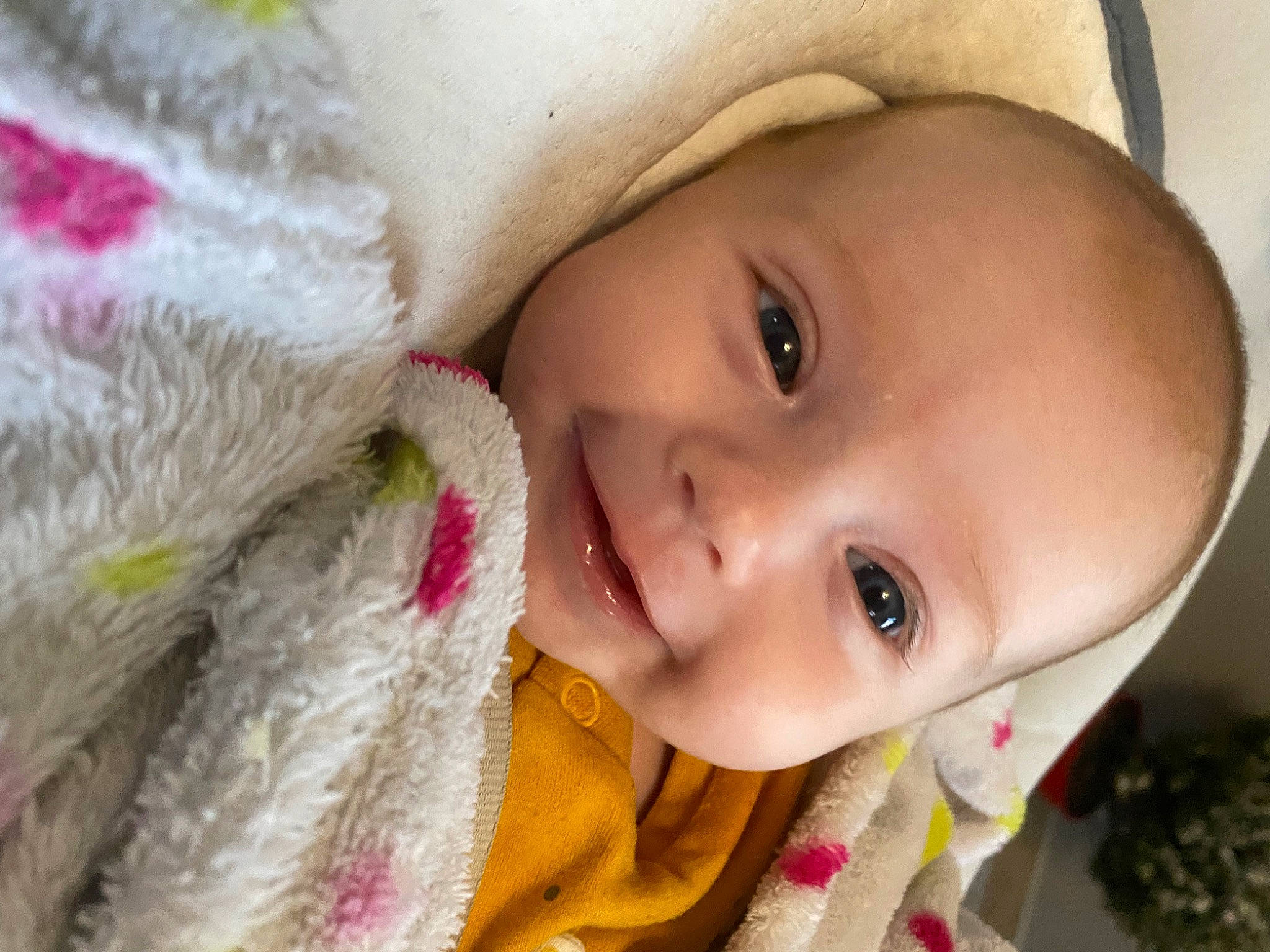 Analya a rejoint le concours — aidez-le/la à gagner de superbes lots ! baby, cheek, chin, eye, eyebrow, eyelash, face, happy, head, headgear, iris, joy, lip, mouth, nose, organ, person, pink, skin, smile