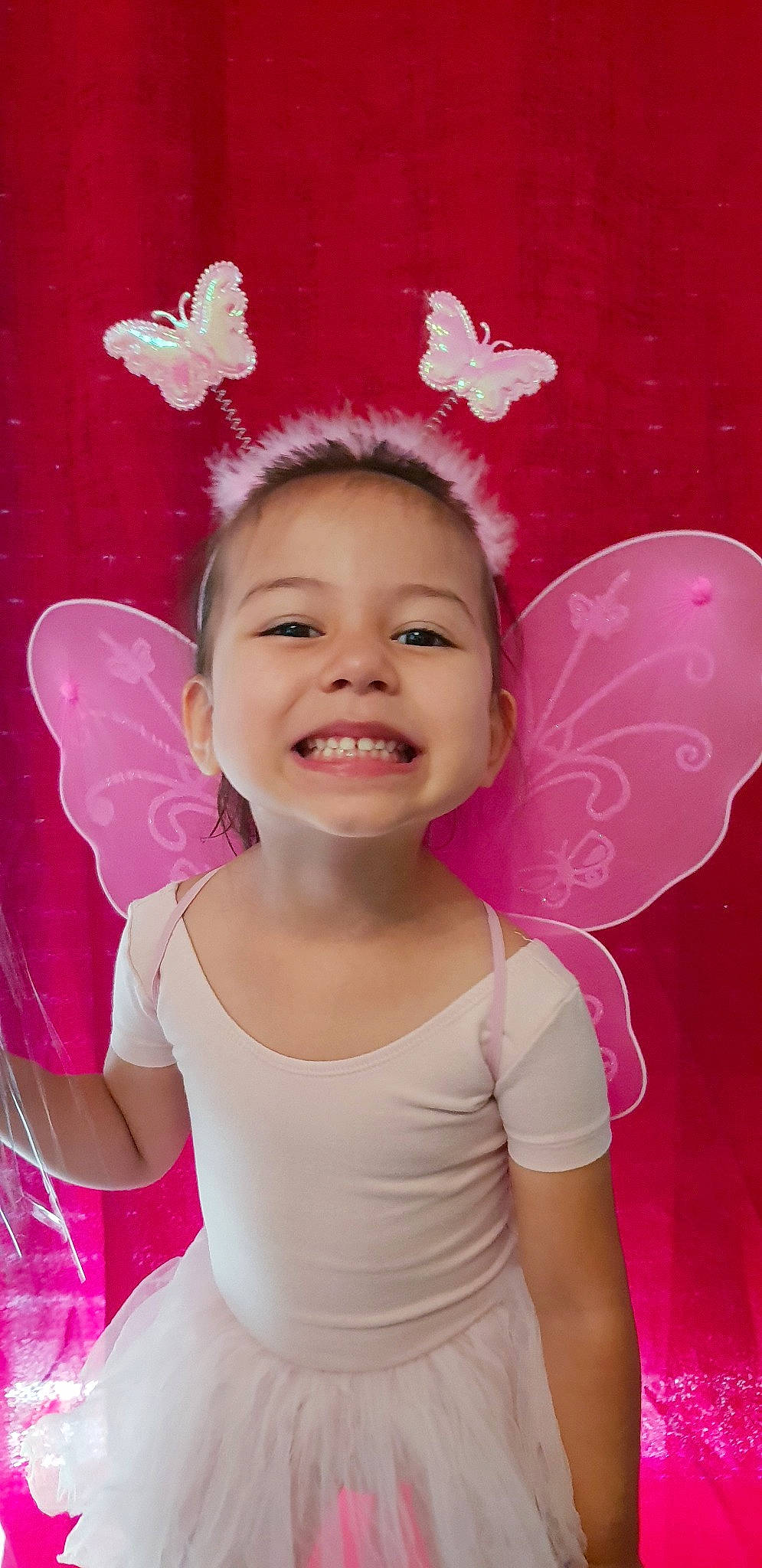 Shaileigh a rejoint le concours — aidez-le/la à gagner de superbes lots ! angel, child, ear, fictional_character, happy, joy, person, pink, smile, toddler