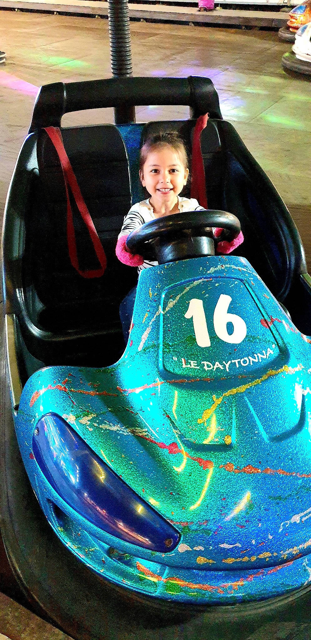 Shaileigh a rejoint le concours — aidez-le/la à gagner de superbes lots ! joy, person, vehicle