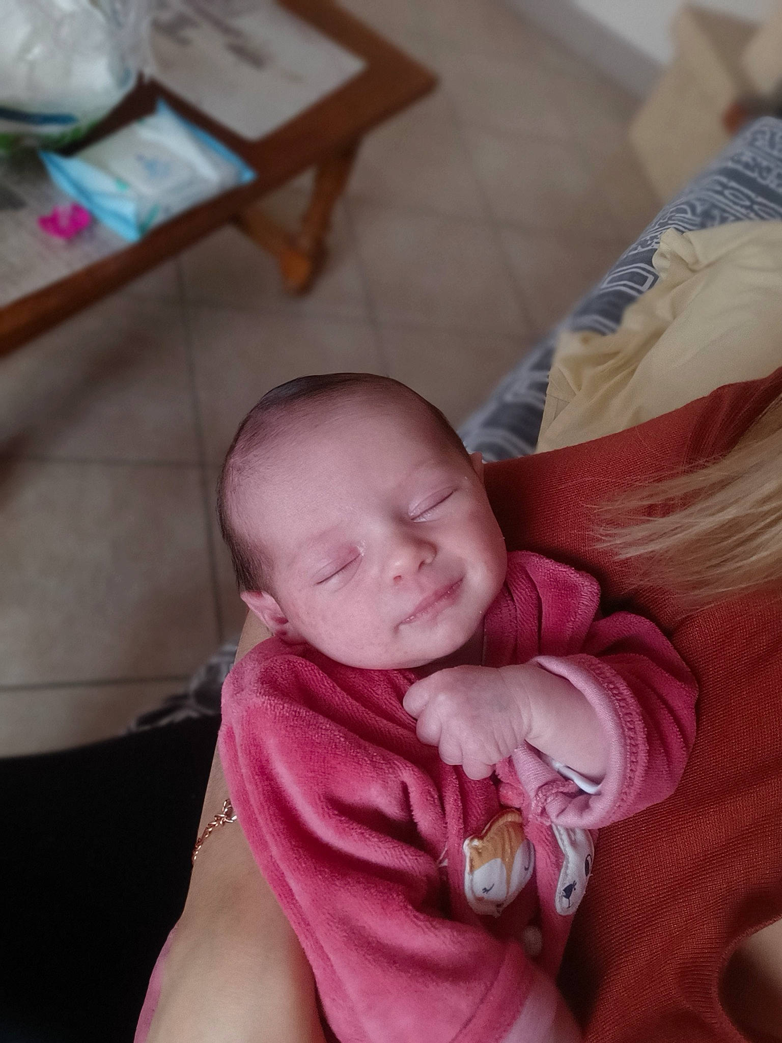 Aliyah participe au concours pour gagner de l'argent avec cette photo : baby, baby_products, baby_toddler_clothing, chair, cheek, comfort, flooring, foot, human_leg, iris, lap, mouth, person, pink, skin, table, thigh, thumb, toddler, trunk