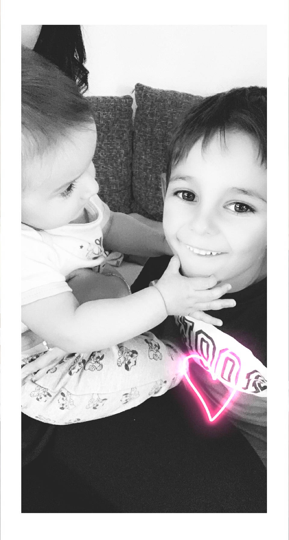 Giacomo a rejoint le concours — aidez-le/la à gagner de superbes lots ! baby, child, eyelash, flash_photography, fun, gesture, happy, iris, joy, love, monochrome, monochrome_photography, person, photograph, room, sitting, smile, snapshot, stock_photography, style