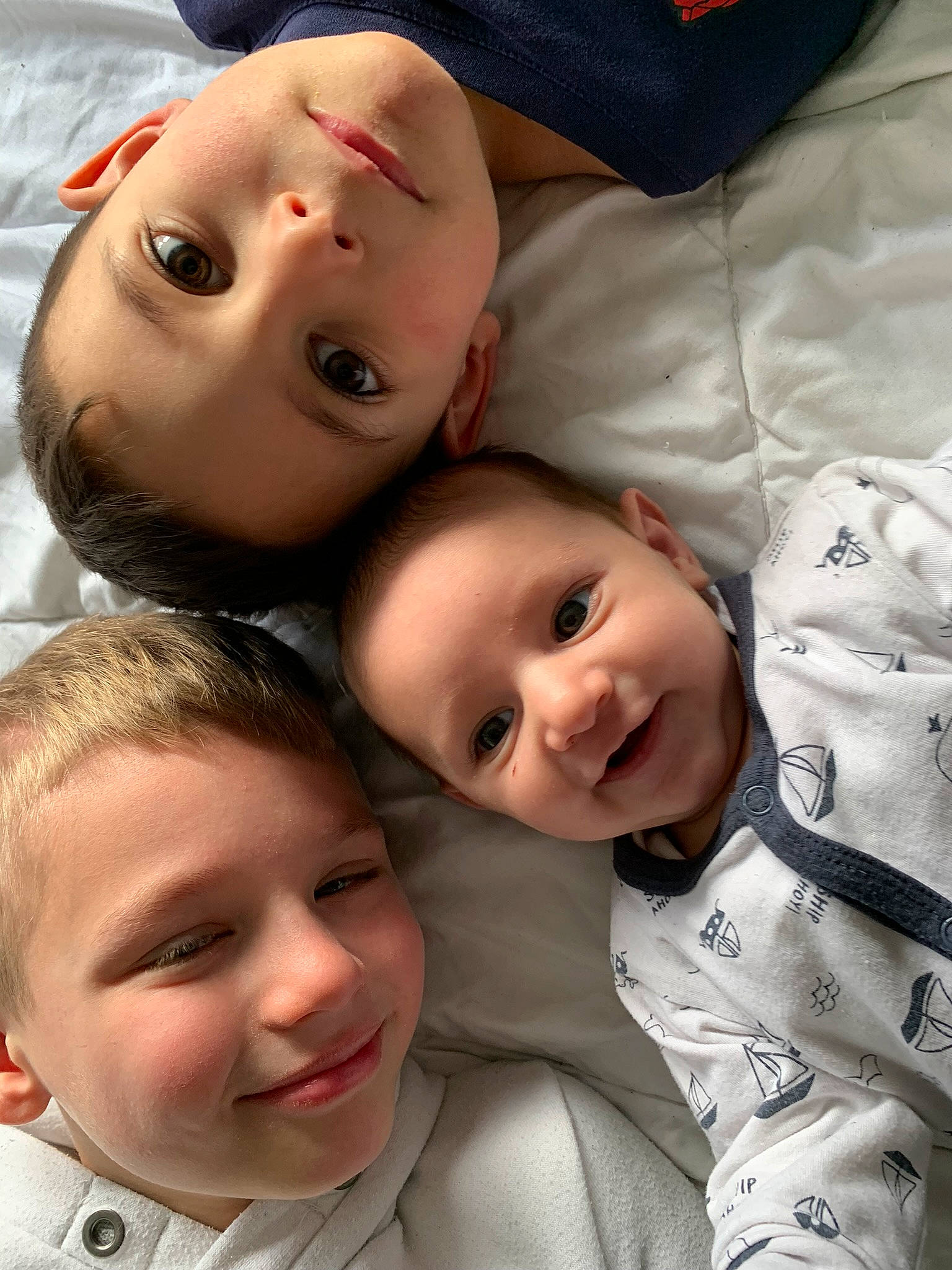 Giacomo participe au concours pour gagner de l'argent avec cette photo : cheek, chin, eye, eyebrow, face, facial_expression, forehead, hairstyle, happy, head, iris, joy, lip, mouth, nose, organ, person, photograph, skin, sleeve