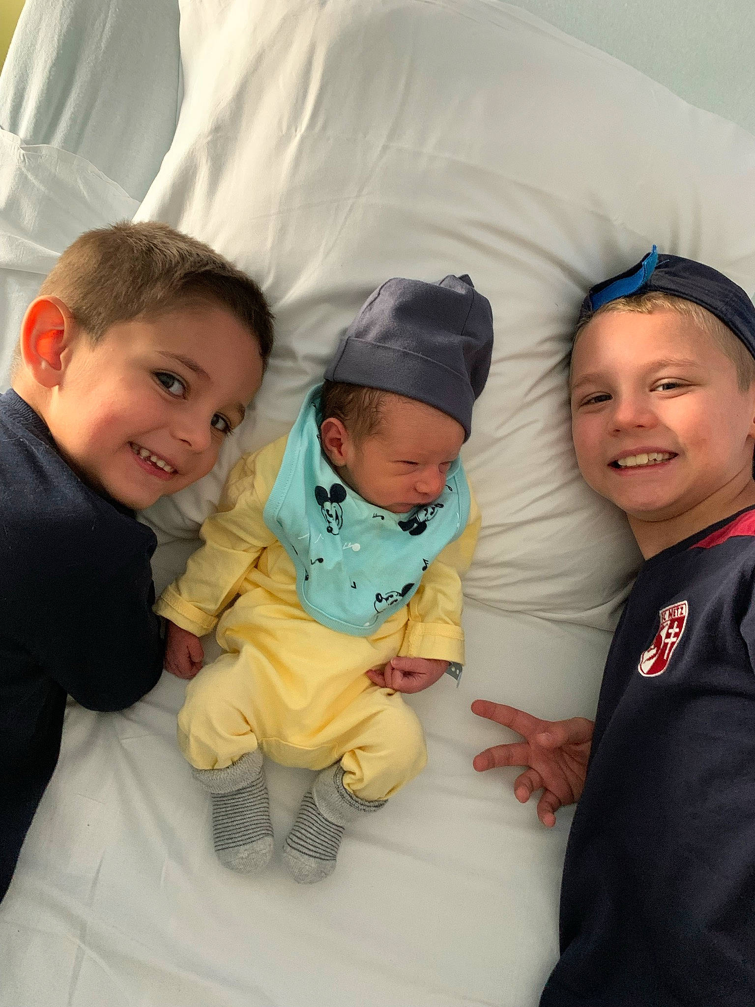 Giacomo participe au concours pour gagner de l'argent avec cette photo : baby, baby_toddler_clothing, cap, child, comfort, event, eye, face, fun, happy, hat, head, human_body, joy, person, product, sitting, skin, sleeve, smile