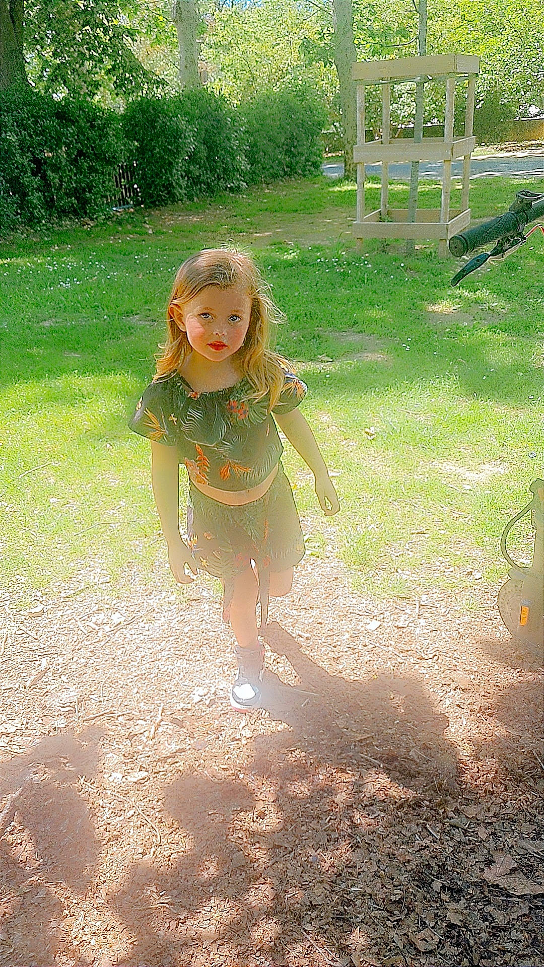 Serena participe au concours pour gagner de l'argent avec cette photo : barefoot, child, dance, event, flash_photography, fun, garden, grass, happy, heat, leisure, people_in_nature, person, plant, play, recreation, smile, soil, toddler, tree