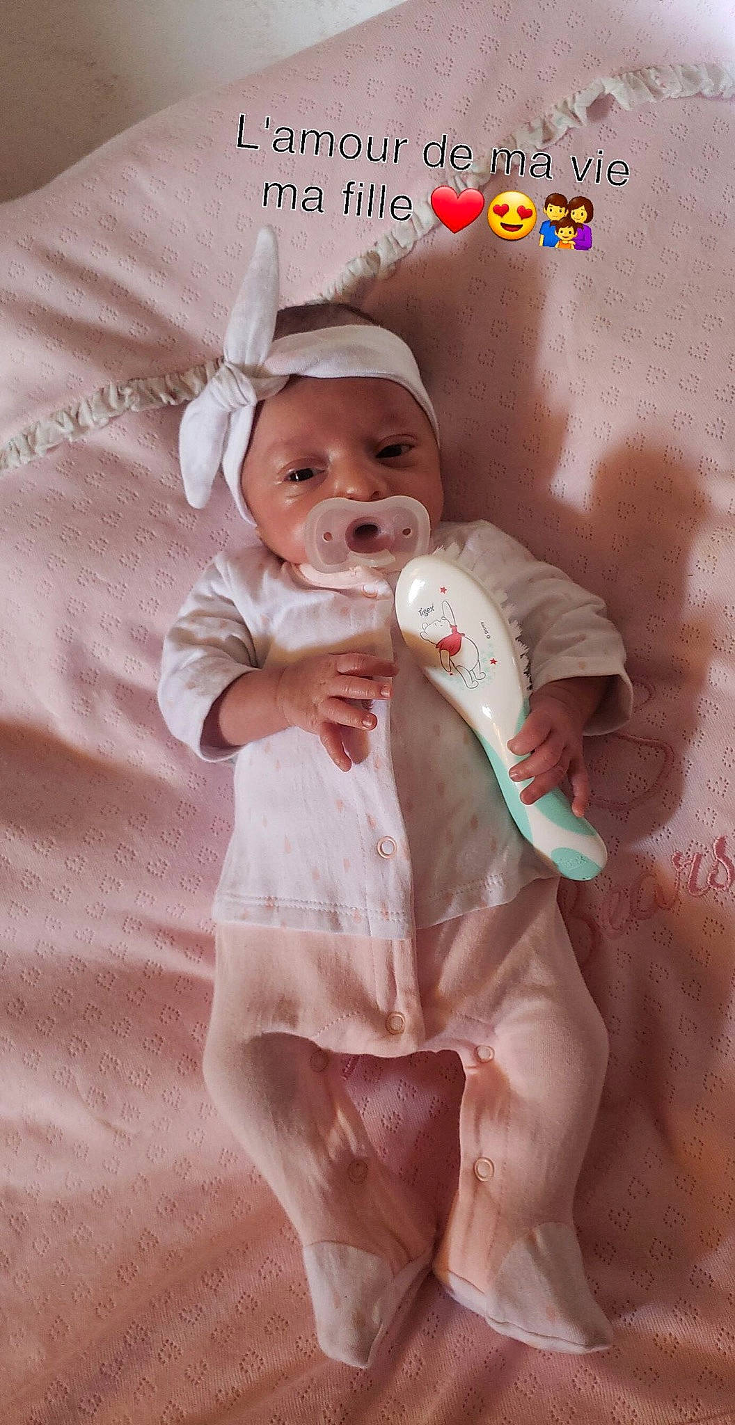 Lolita participe au concours pour gagner de l'argent avec cette photo : baby, baby_toddler_clothing, cheek, child, comfort, face, finger, happy, hat, head, headgear, human_body, linens, lip, mouth, person, pink, skin, sleeve, textile