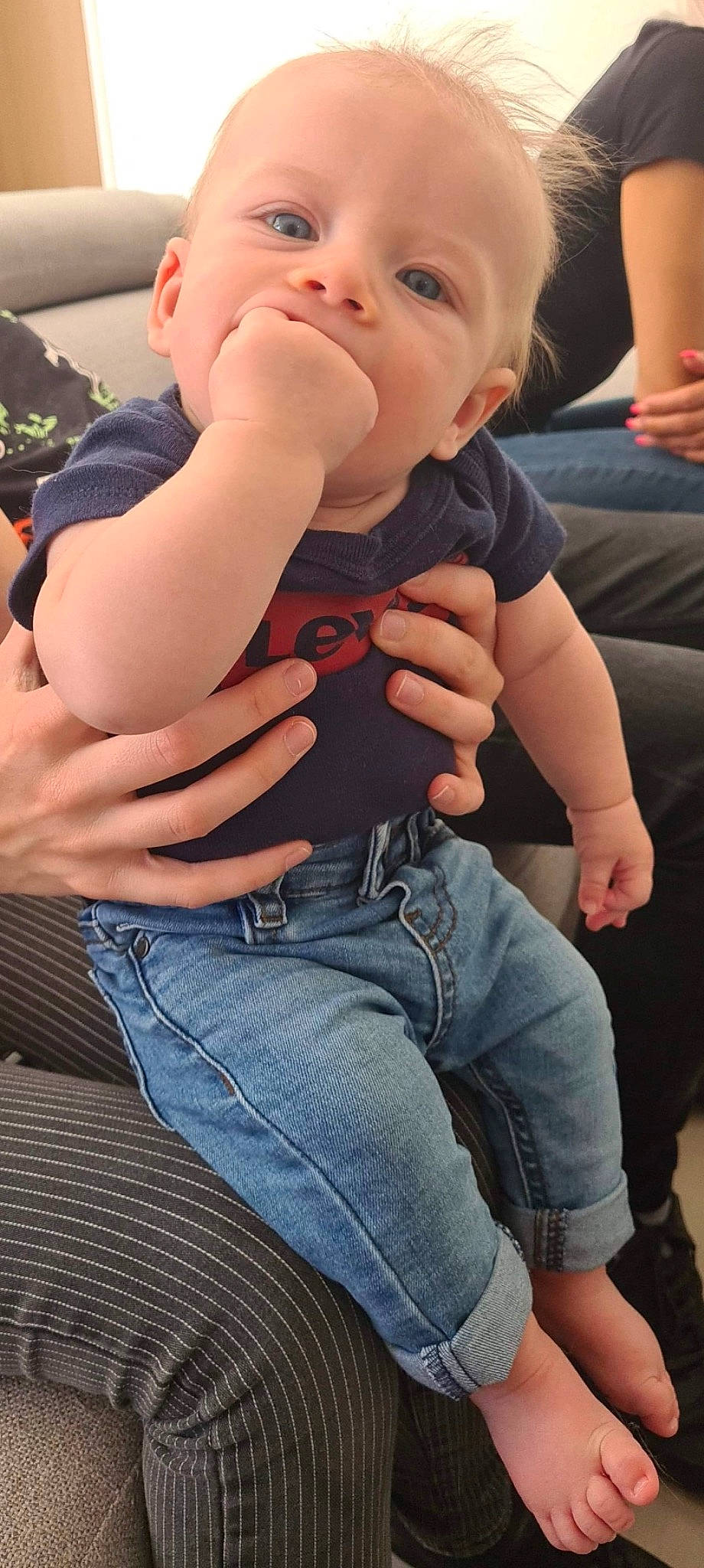 Leyton participe au concours pour gagner de l'argent avec cette photo : arm, cheek, clothing, comfort, cool, denim, finger, fun, gesture, hand, happy, interaction, jeans, joint, mouth, muscle, person, shoulder, skin, thigh