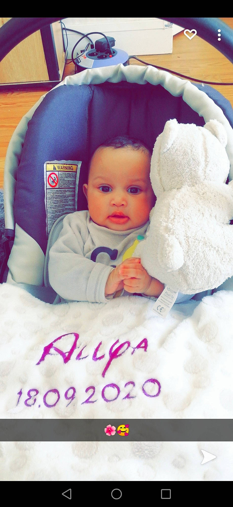 Allya a rejoint le concours — aidez-le/la à gagner de superbes lots ! baby, baby_products, baby_safety, baby_sleeping, baby_toddler_clothing, cheek, child, comfort, font, happy, headgear, linens, person, photo_caption, pink, poster, product, sleeve, textile, toddler