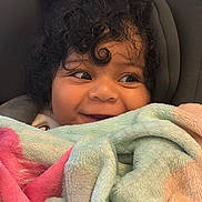 Kathalyna a rejoint le concours — aidez-le/la à gagner de superbes lots ! baby, blanket, child, closeup, comfort, cozy, curly_hair, cushion, cute, face, happy, indoors, infant, portrait, seat, smile, soft_texture, warm, wrapped, young