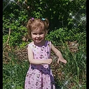 Julyana participe au concours pour gagner de l'argent avec cette photo : child, girl, outdoor, greenery, dress, smile, happy, nature, plants, sunlight, hair_ties, cute, young, portrait, playful, daylight, sparkles, pink, cartoon_print, standing