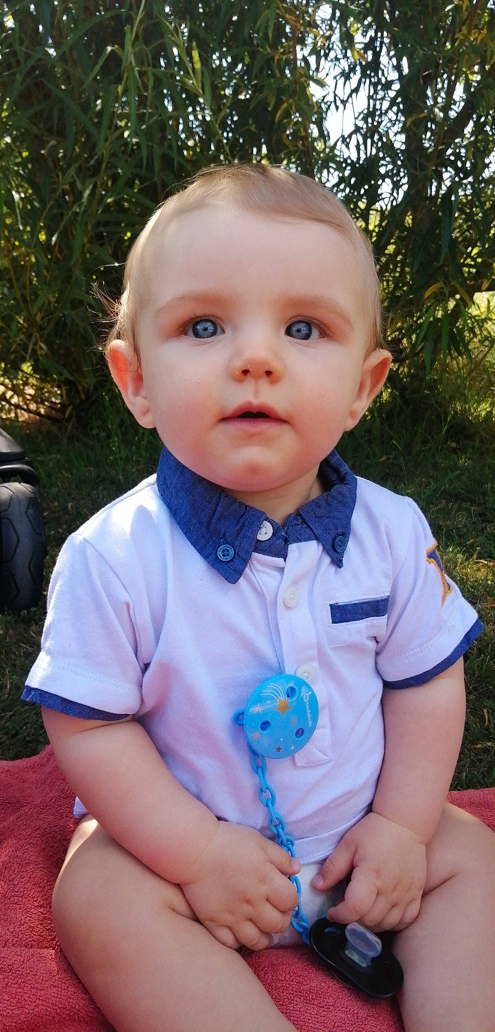 Juliann a rejoint le concours — aidez-le/la à gagner de superbes lots ! baby, baby_products, baby_toddler_clothing, bow_tie, cheek, child, face, head, person, smile, tie, toddler