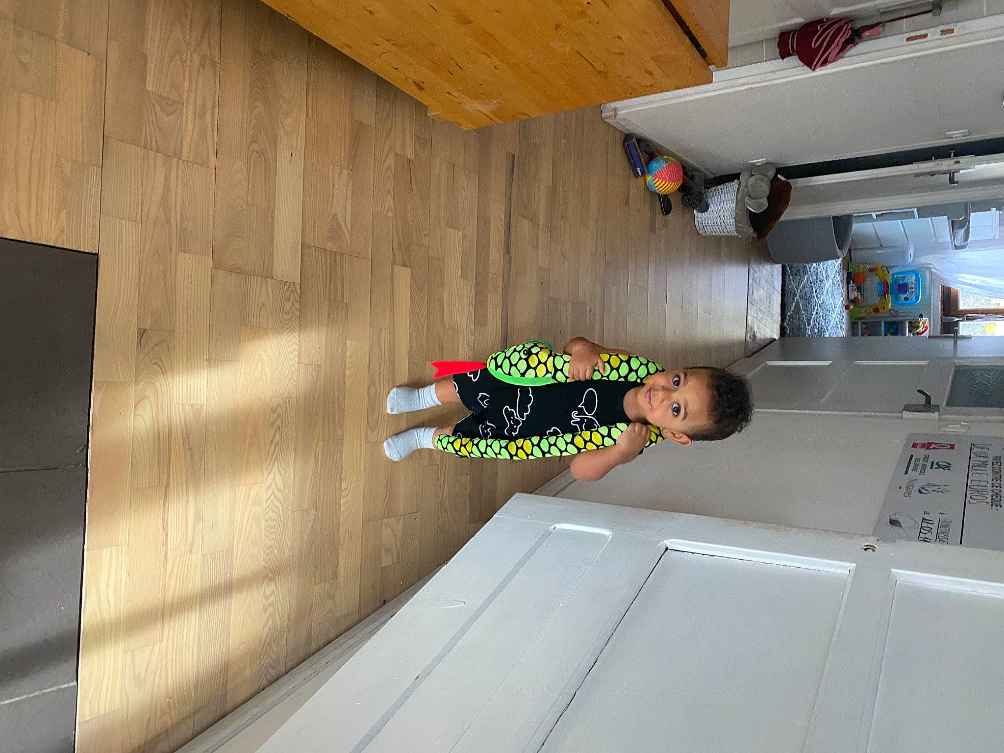 Killian a rejoint le concours — aidez-le/la à gagner de superbes lots ! automotive_design, automotive_exterior, building, ceiling, composite_material, facade, floor, flooring, glass, hardwood, house, machine, metal, person, plywood, room, space, t_shirt, tints_and_shades, wood