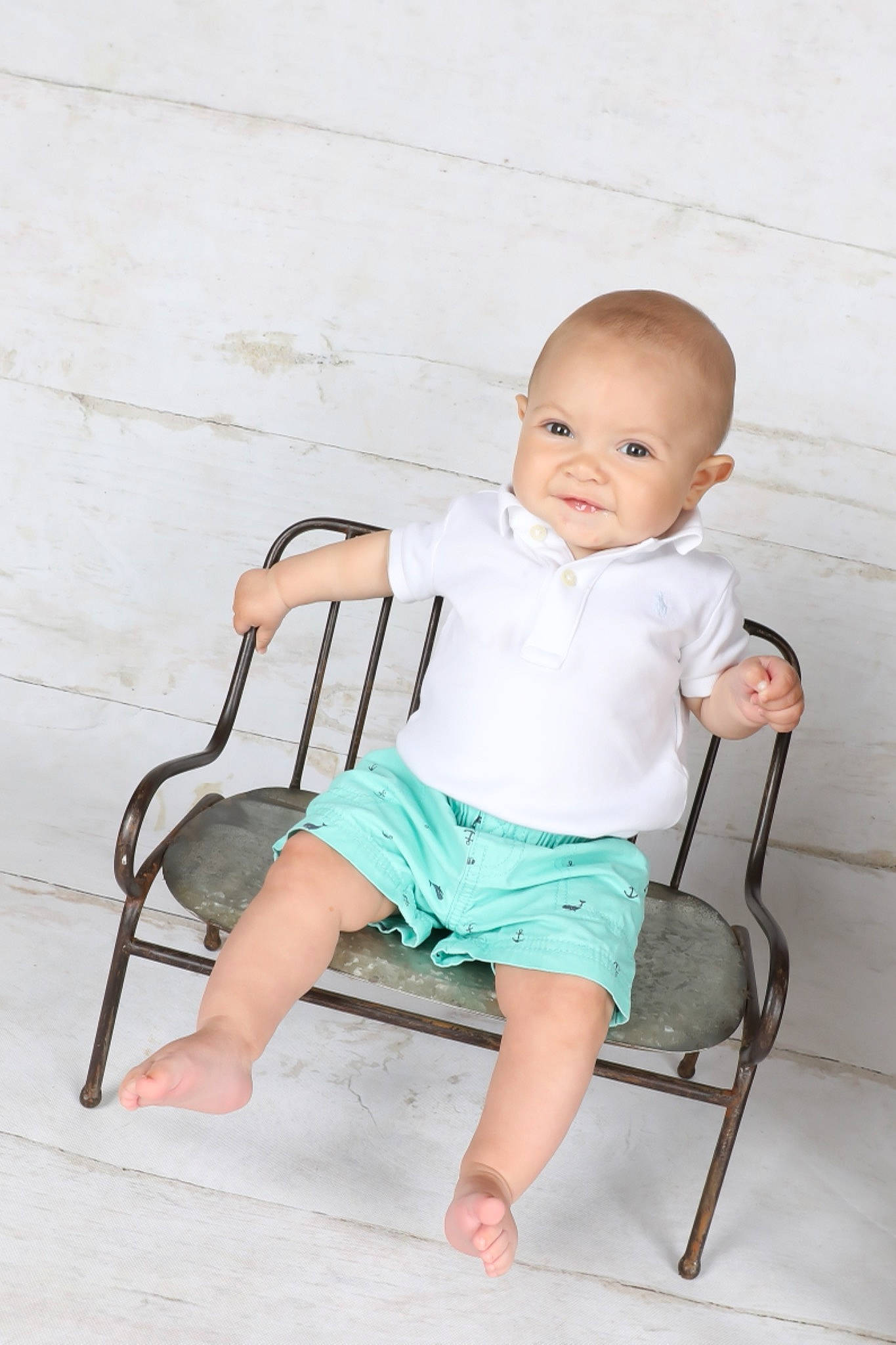 Hale is registered to the contest to win money with this photo: baby, baby_toddler_clothing, barefoot, chair, child, comfort, flash_photography, foot, happy, human_leg, knee, leisure, pattern, person, sitting, skin, sleeve, smile, thigh, toddler
