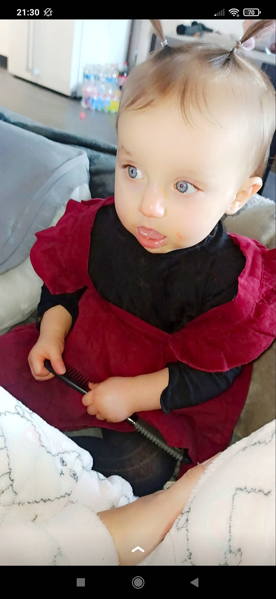 Elya a rejoint le concours — aidez-le/la à gagner de superbes lots ! baby, baby_products, baby_toddler_clothing, cheek, child, chin, comfort, eyebrow, finger, human_body, lap, outerwear, person, pink, sitting, skin, sleeve, t_shirt, textile, toddler