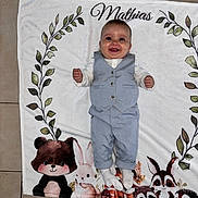 Mathias a rejoint le concours — aidez-le/la à gagner de superbes lots ! animal_illustration, baby, bear, blanket, child, cute, floor, happy, hedgehog, leaves, name_text, pants, portrait, rabbit, raccoon, smile, socks, tile_floor, vest, white_shirt